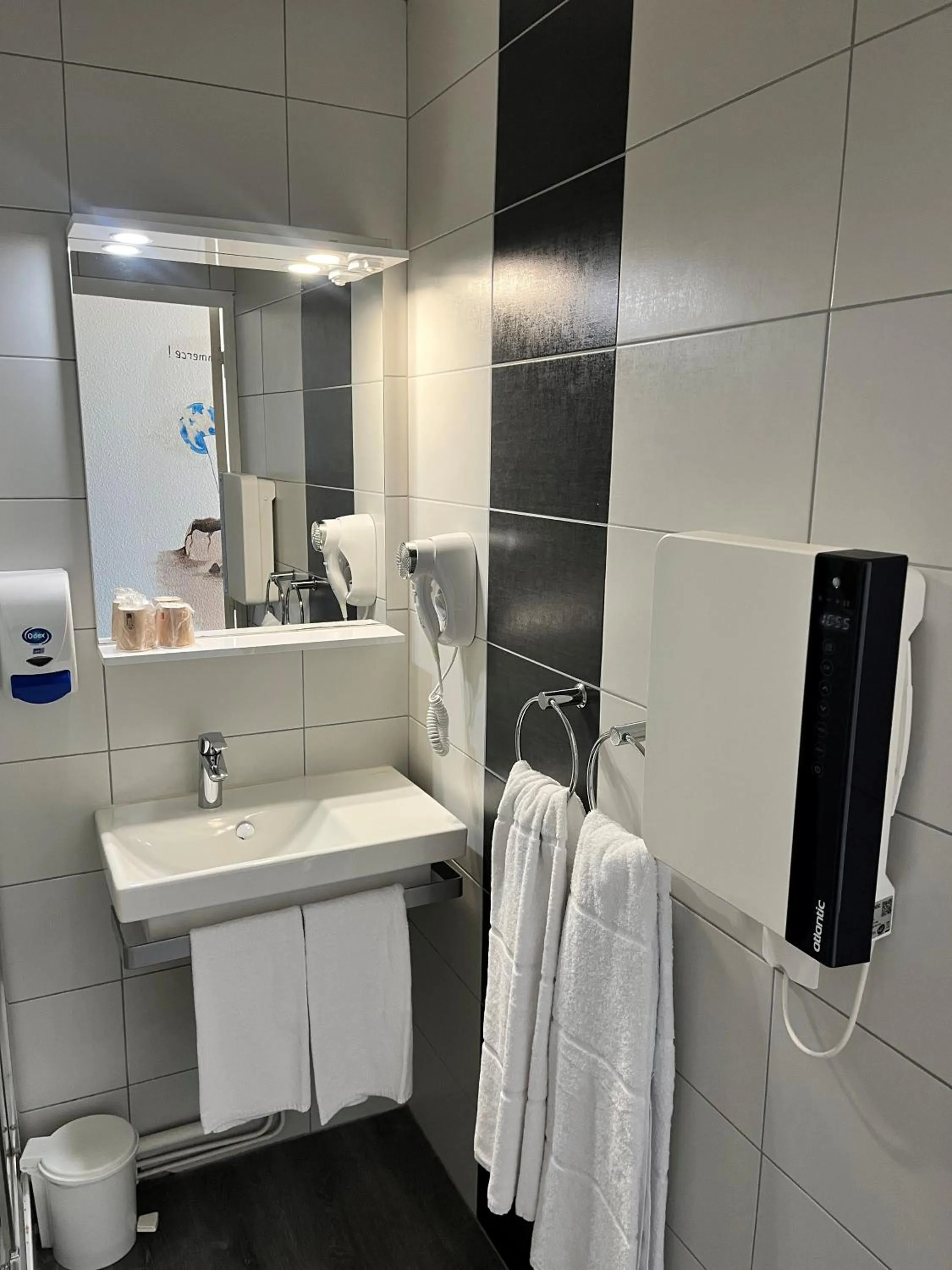 Bathroom in Hôtel de Bretagne