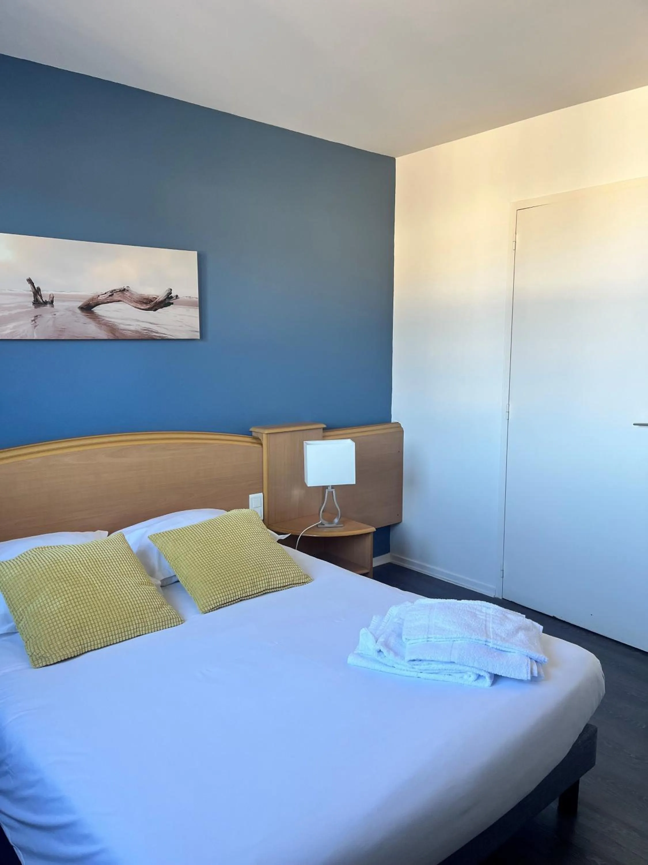 Bed in Hôtel de Bretagne