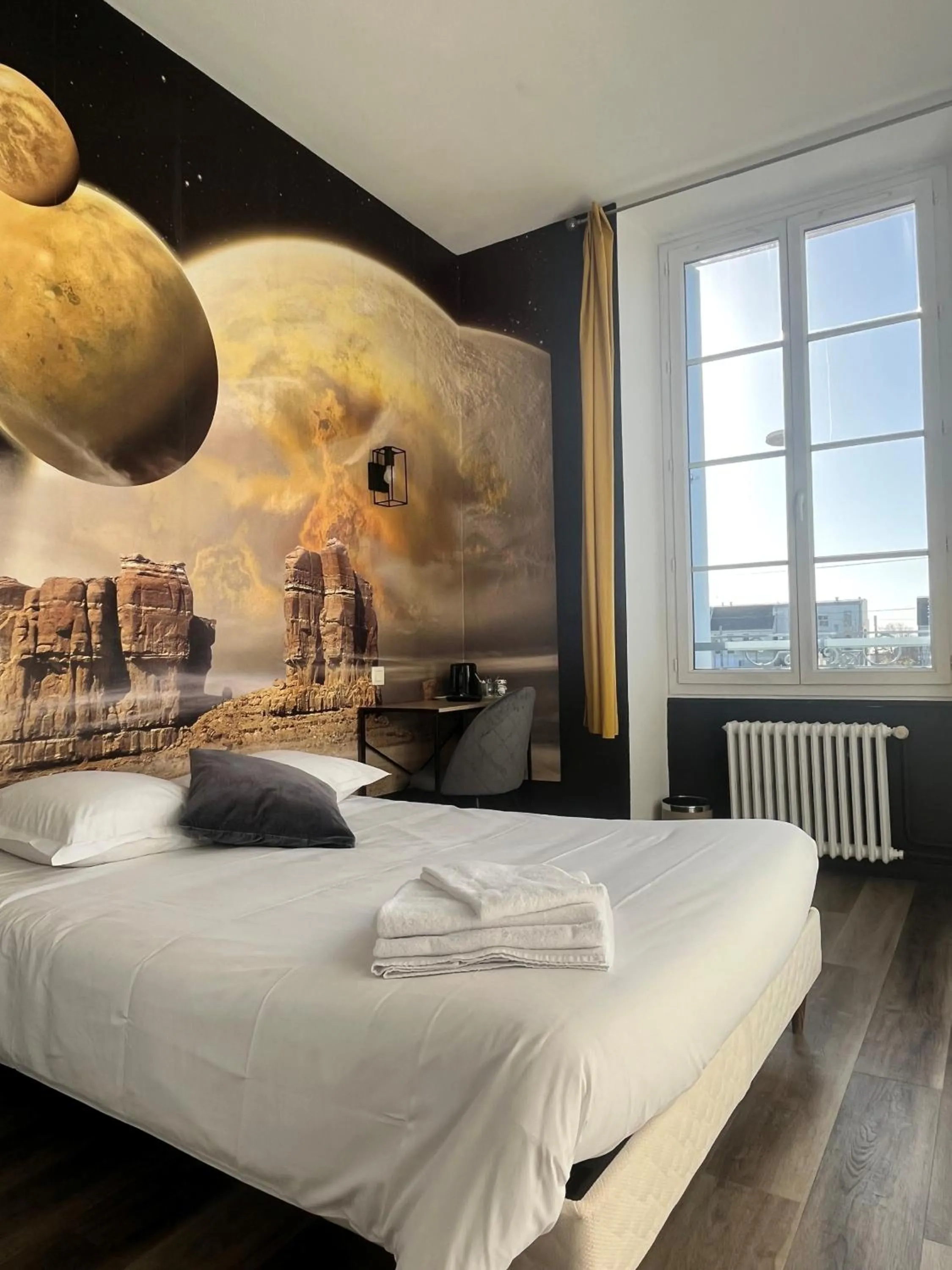 Bed in Hôtel de Bretagne