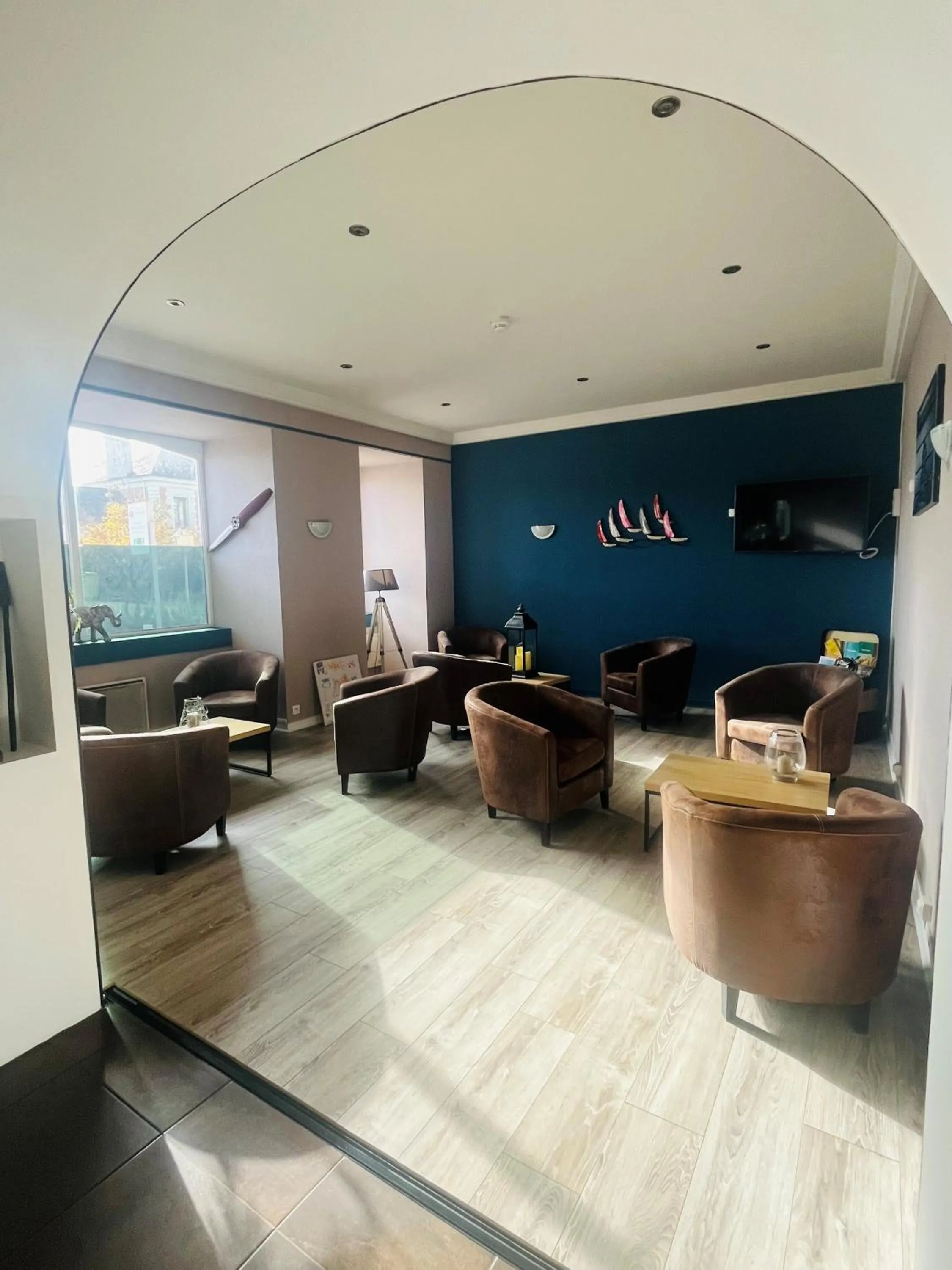 Lounge or bar in Hôtel de Bretagne