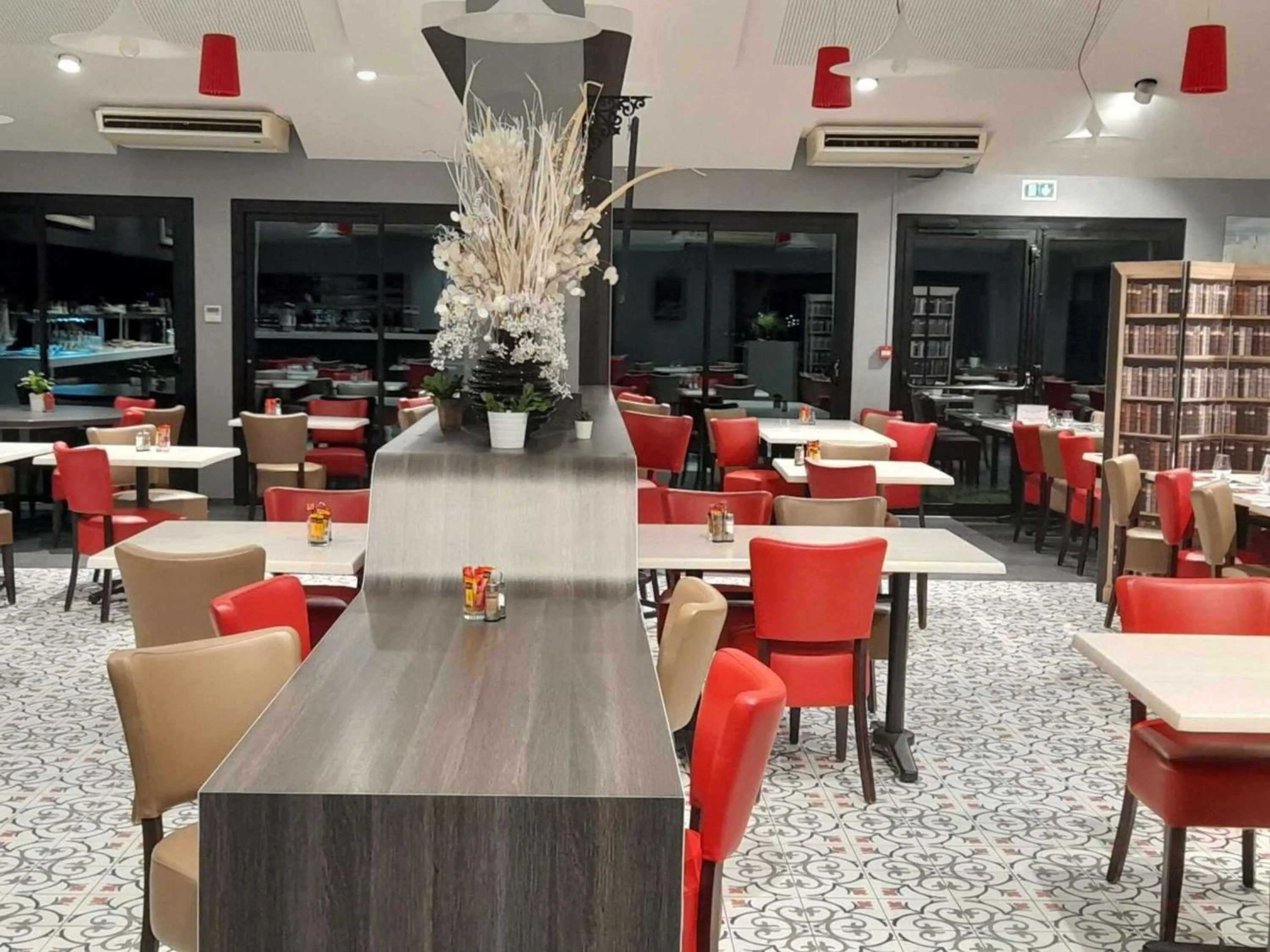 Restaurant/places to eat in ibis Styles Segre