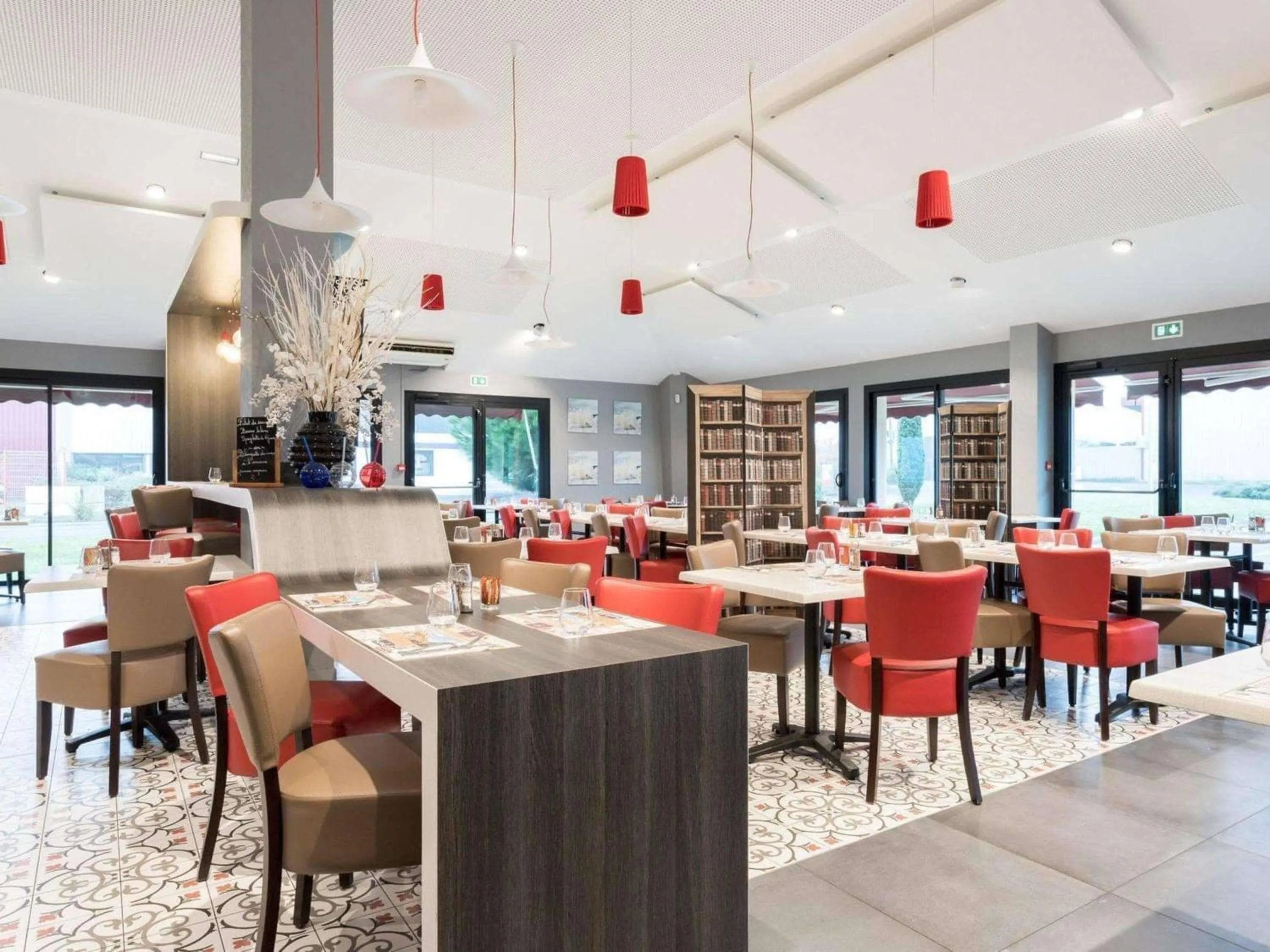 Restaurant/places to eat in ibis Styles Segre