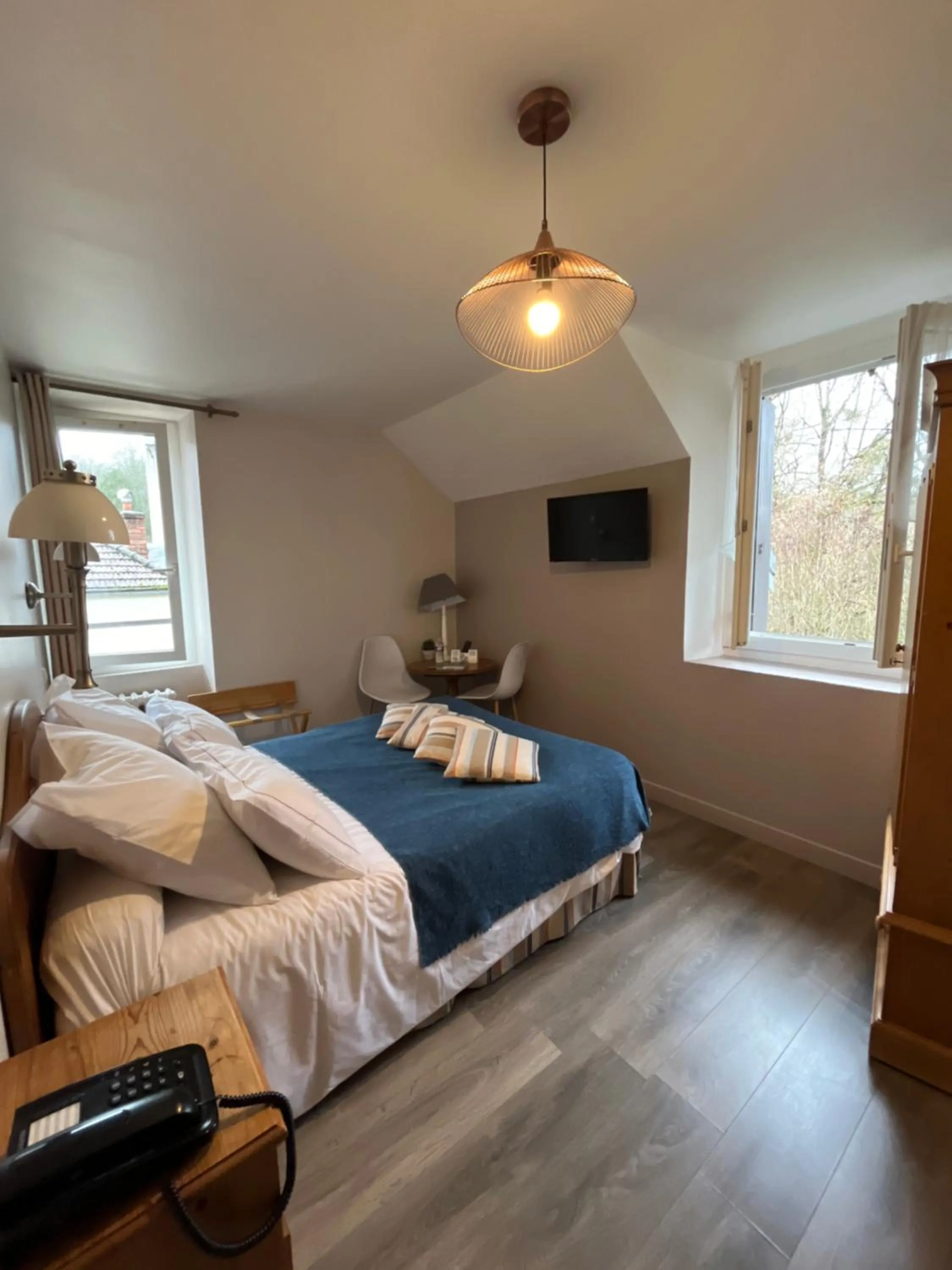 Photo of the whole room in Logis Hôtel De La Chapelle