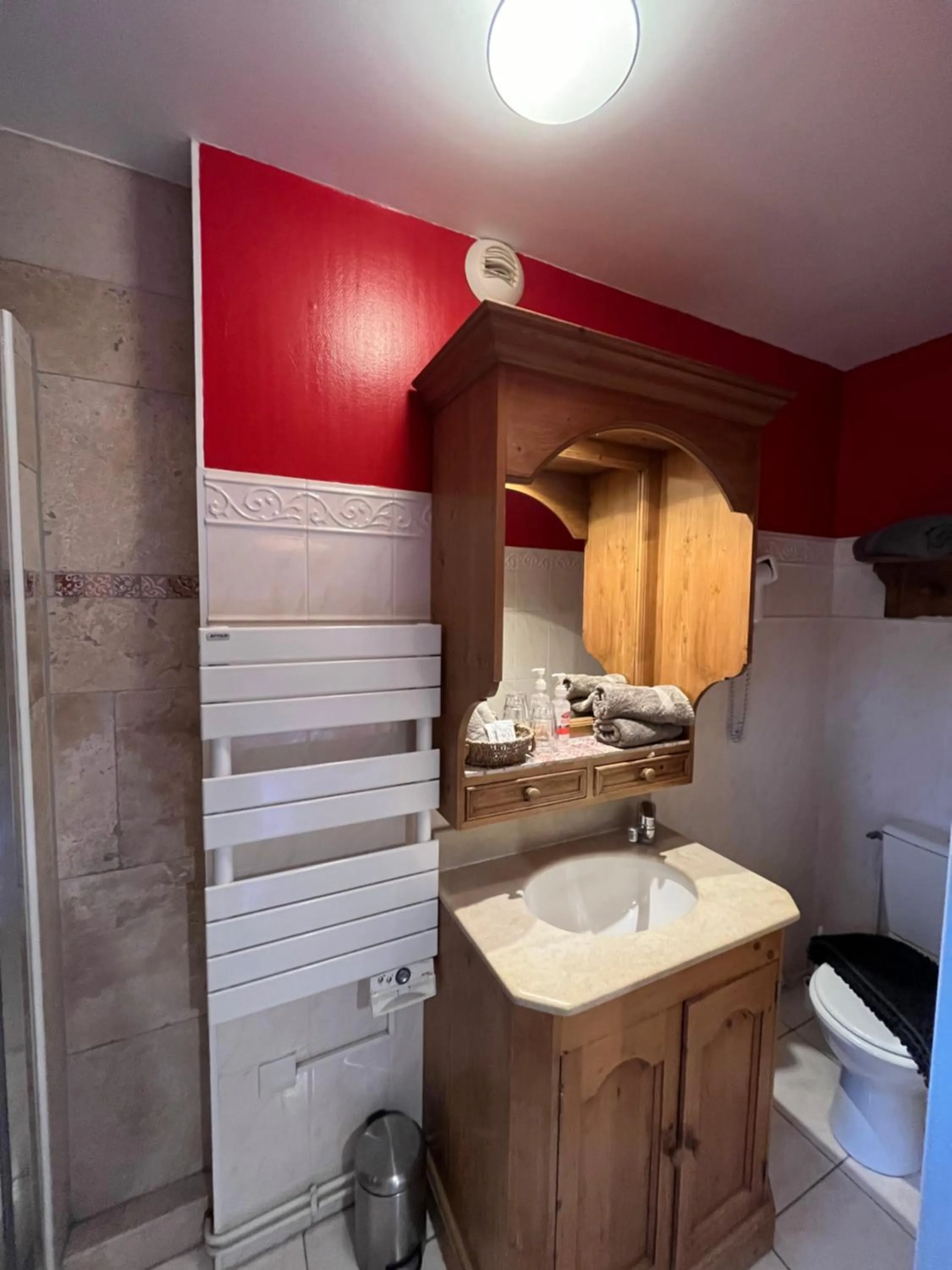 Bathroom in Logis Hôtel De La Chapelle