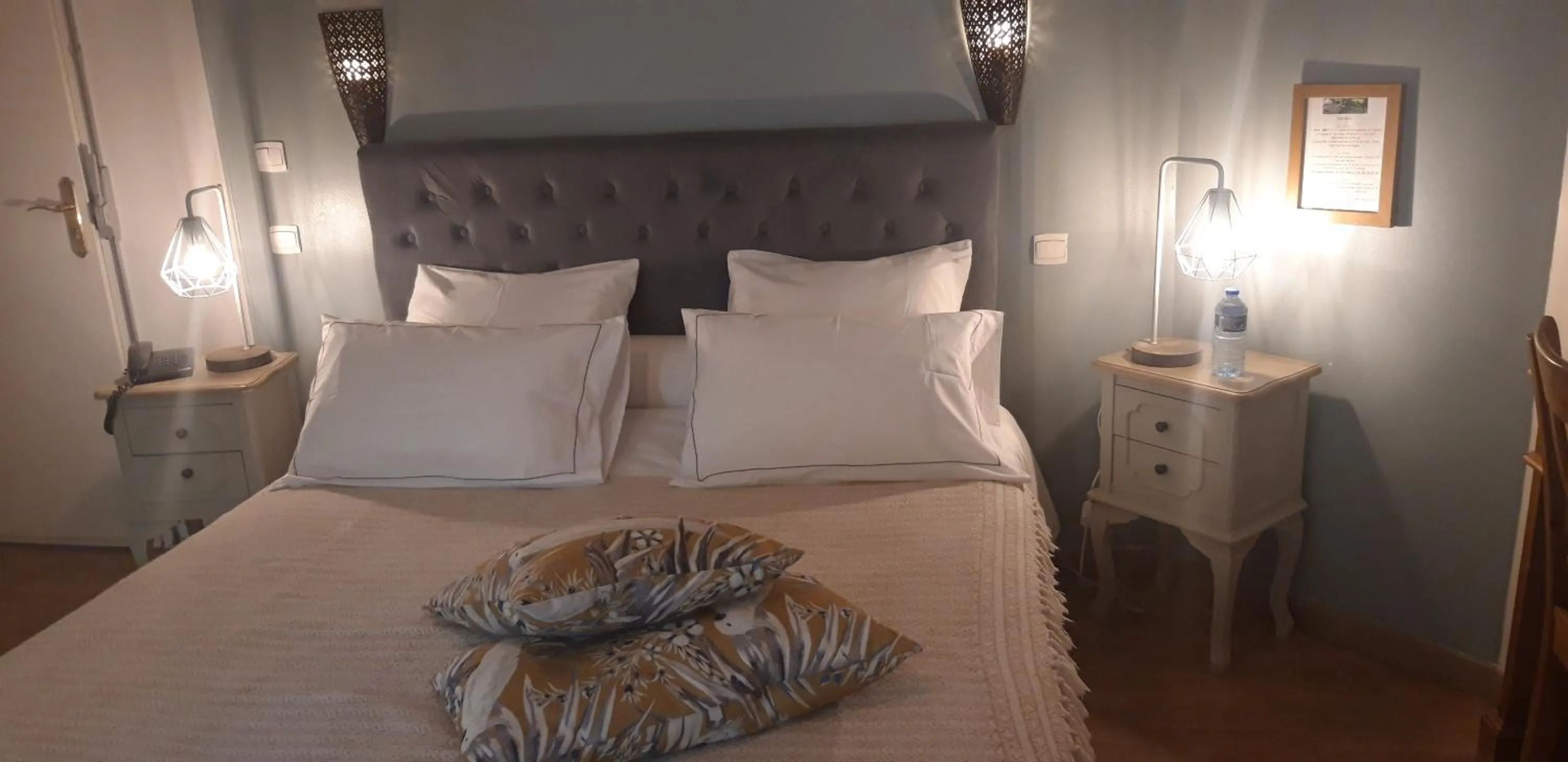 Bedroom in Logis Hôtel De La Chapelle