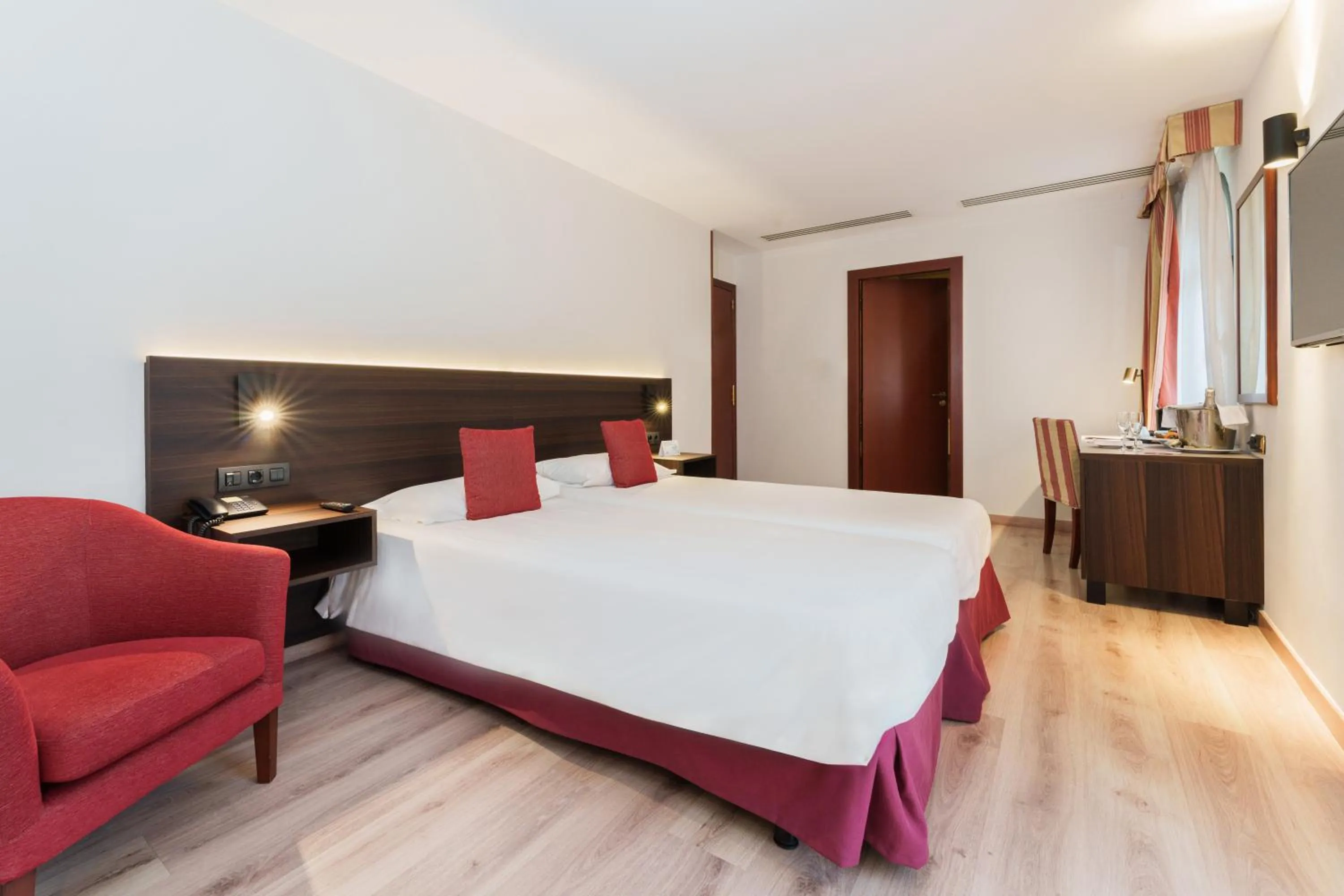 Bedroom, Bed in Hotel Spa Termes Carlemany