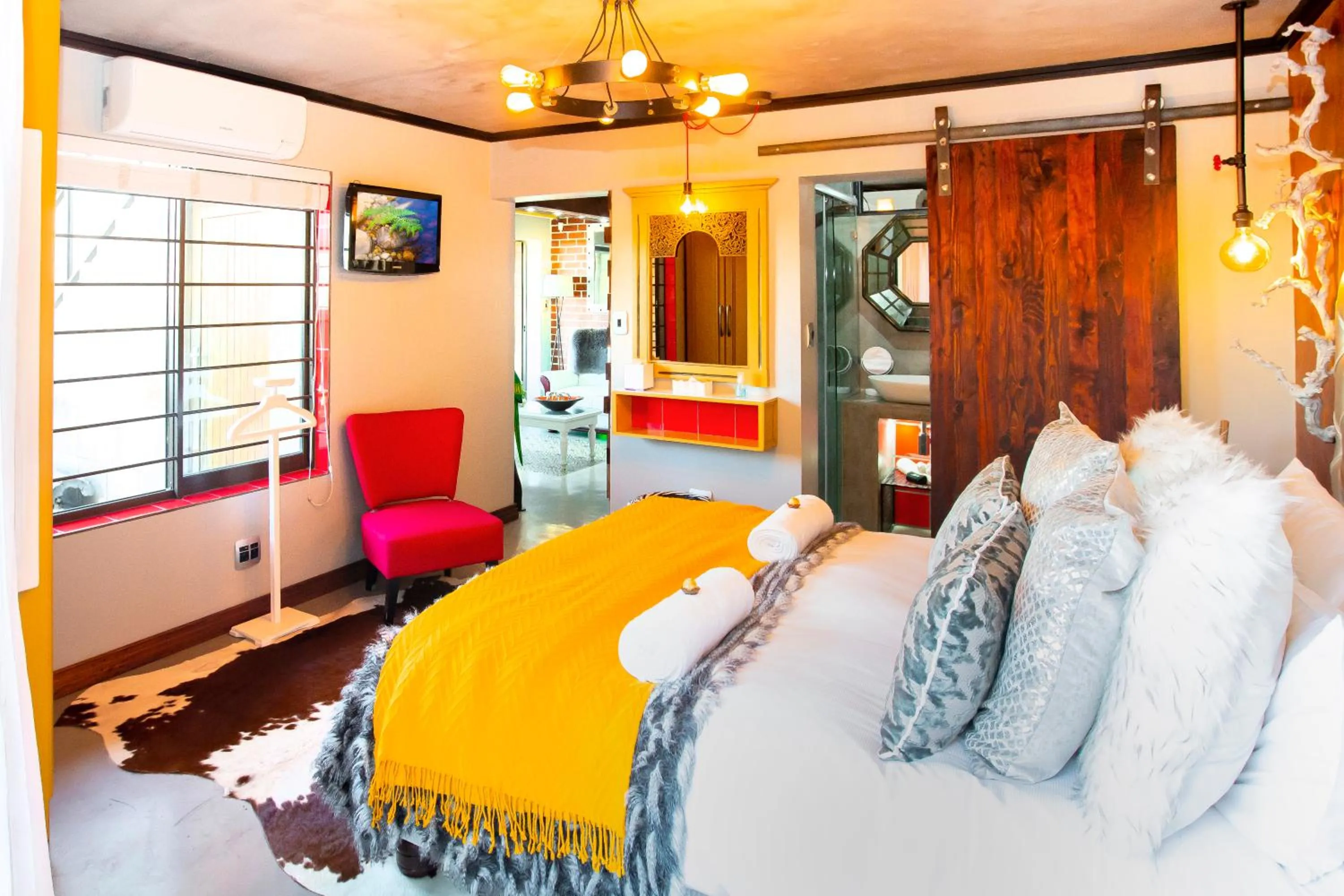 TV and multimedia in Wilderness Waters Boutique Suites - Adults Only