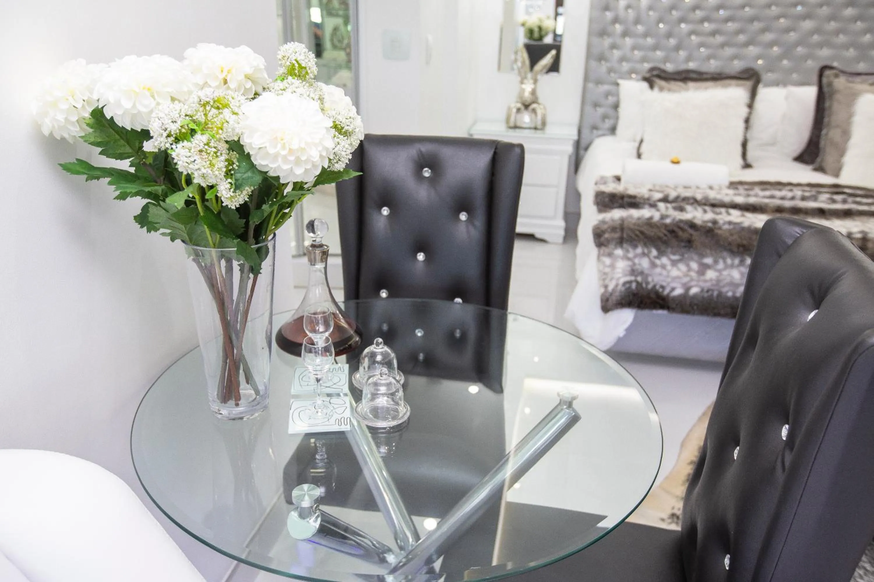 Seating area in Wilderness Waters Boutique Suites - Adults Only