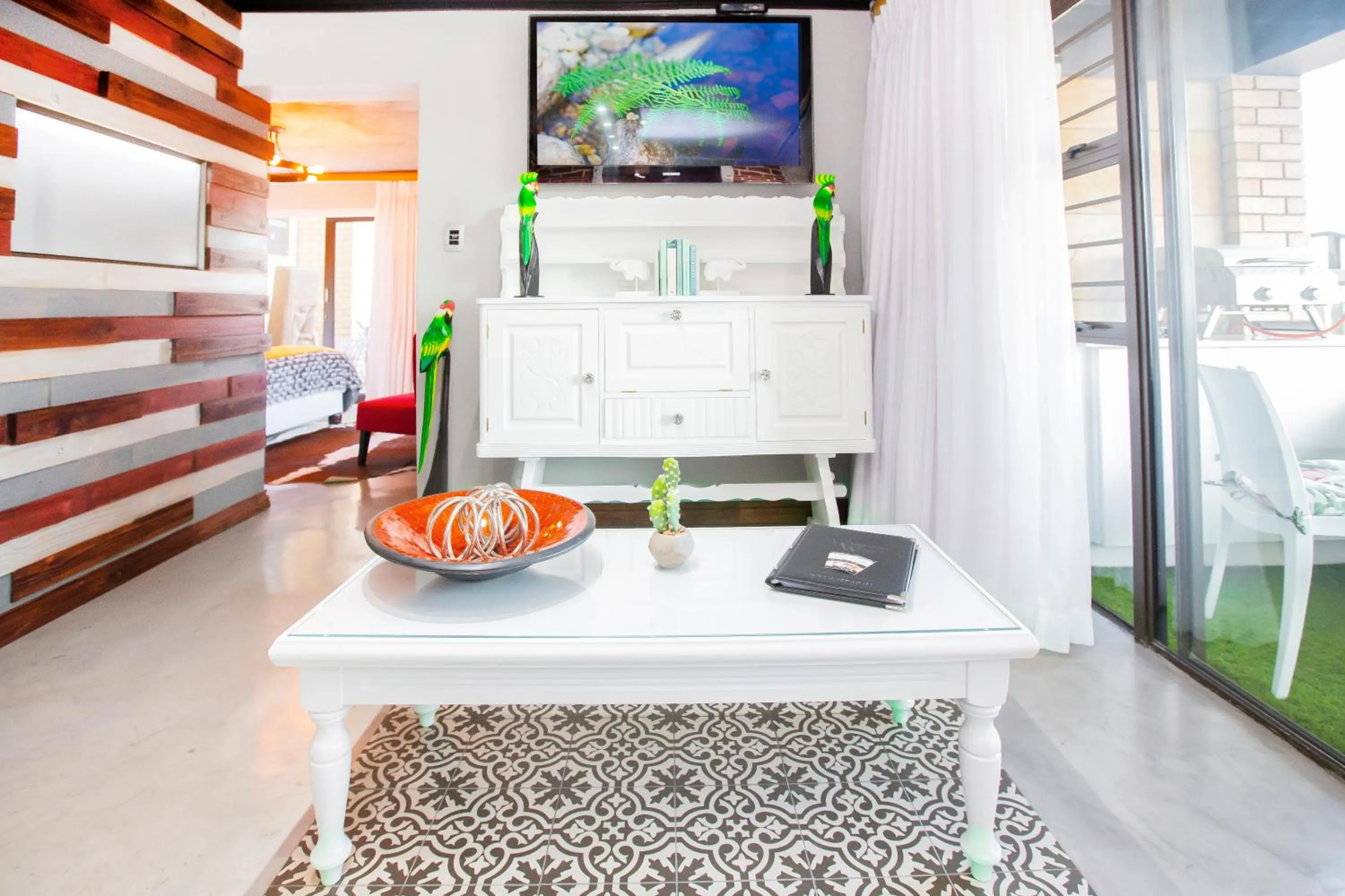 TV and multimedia in Wilderness Waters Boutique Suites - Adults Only