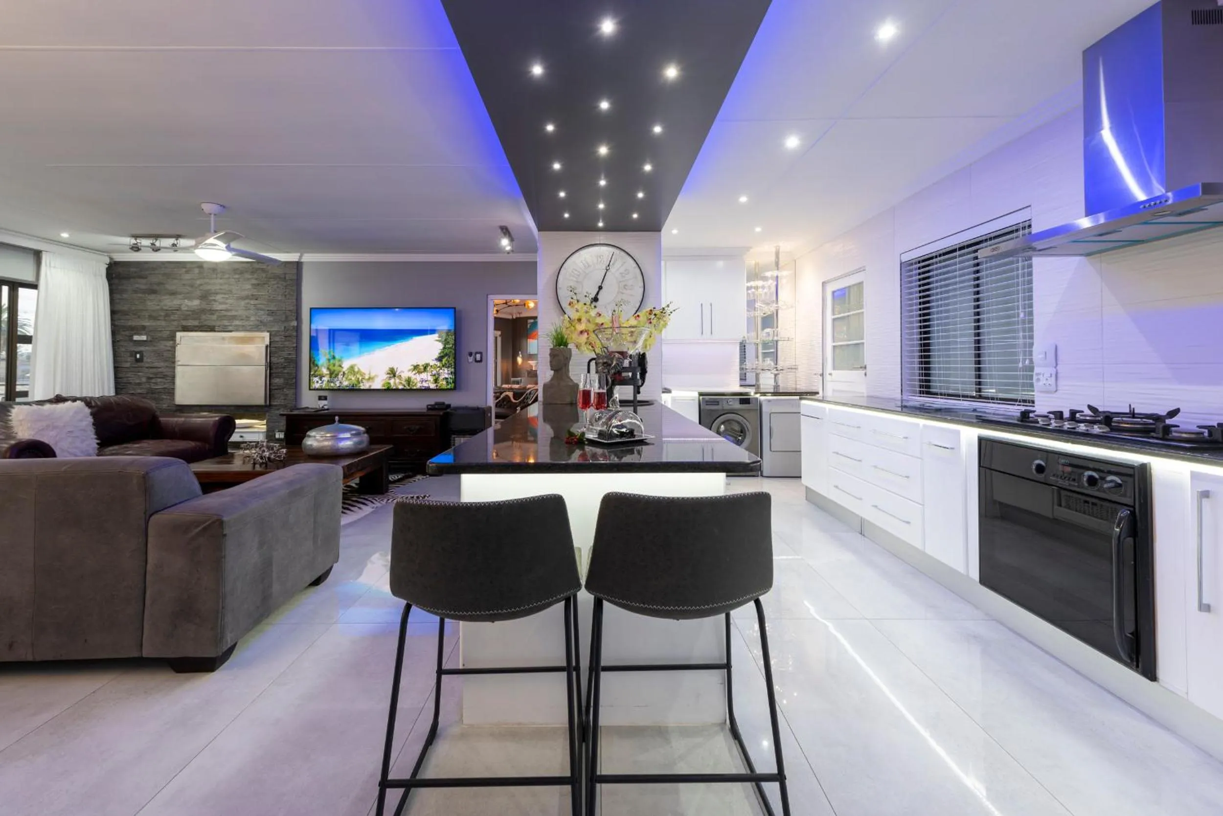 TV and multimedia in Wilderness Waters Boutique Suites - Adults Only