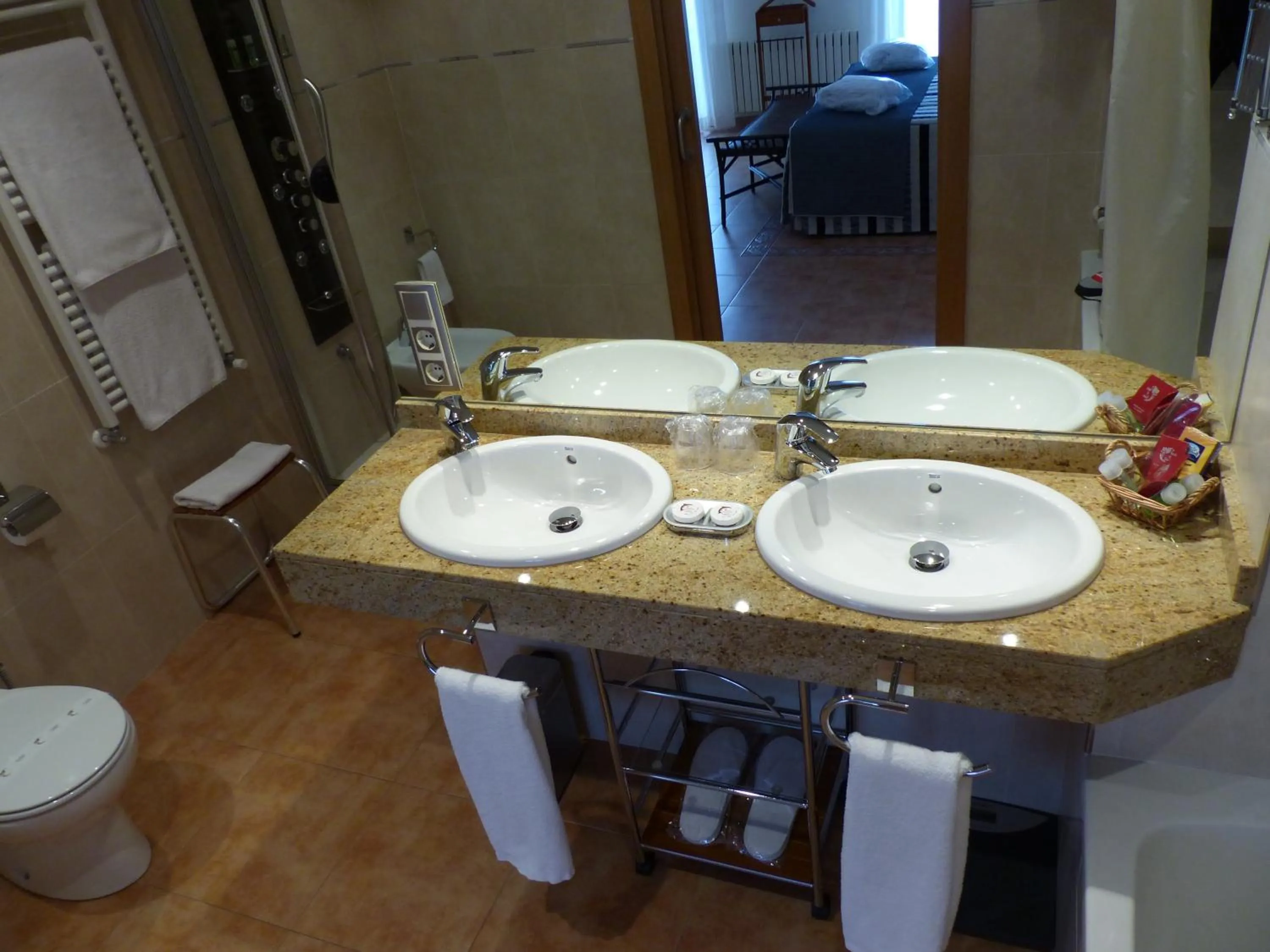 Bathroom in Hotel Les Truites Adults only