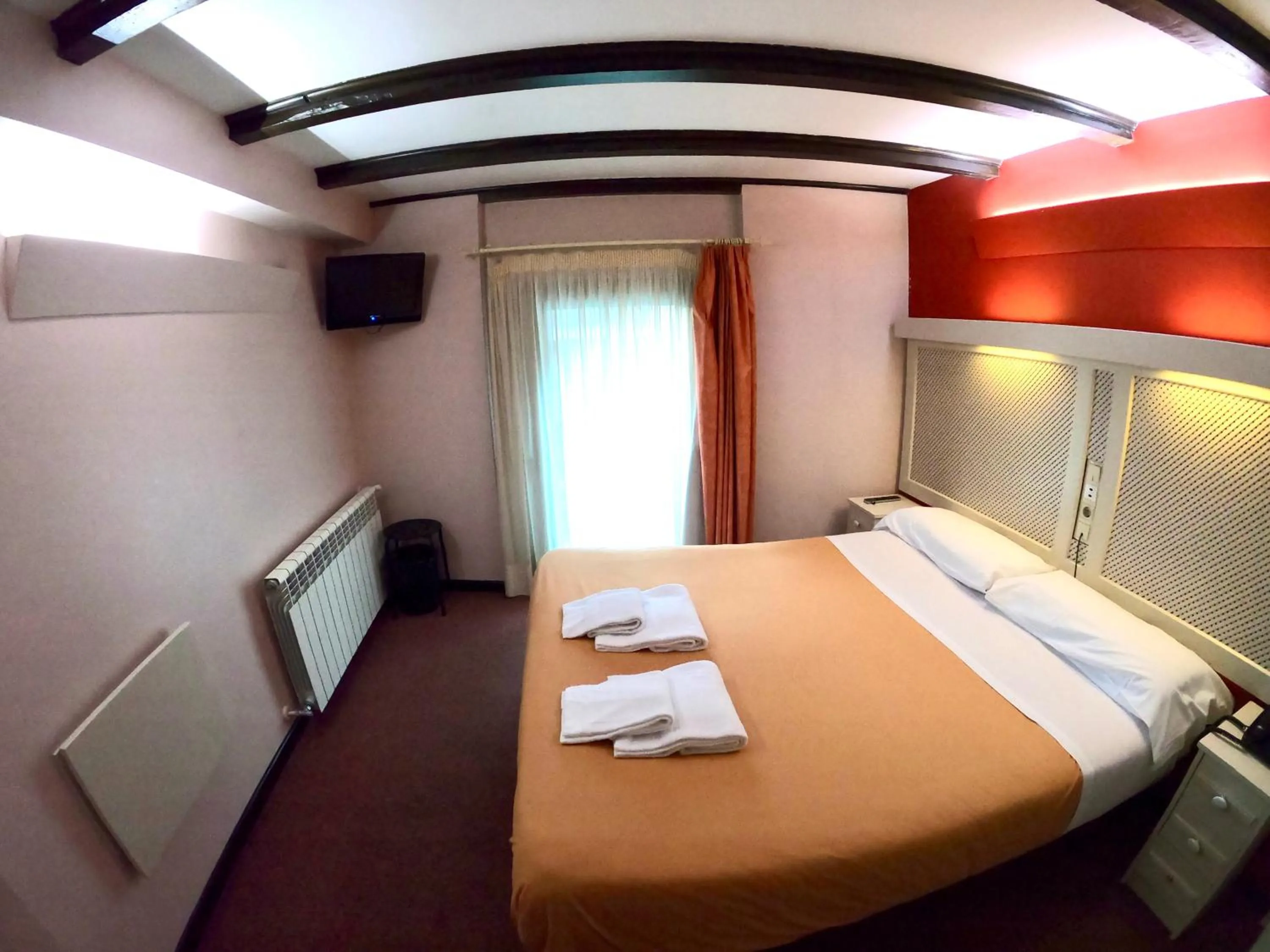 Property building, Bed in Hotel Micolau