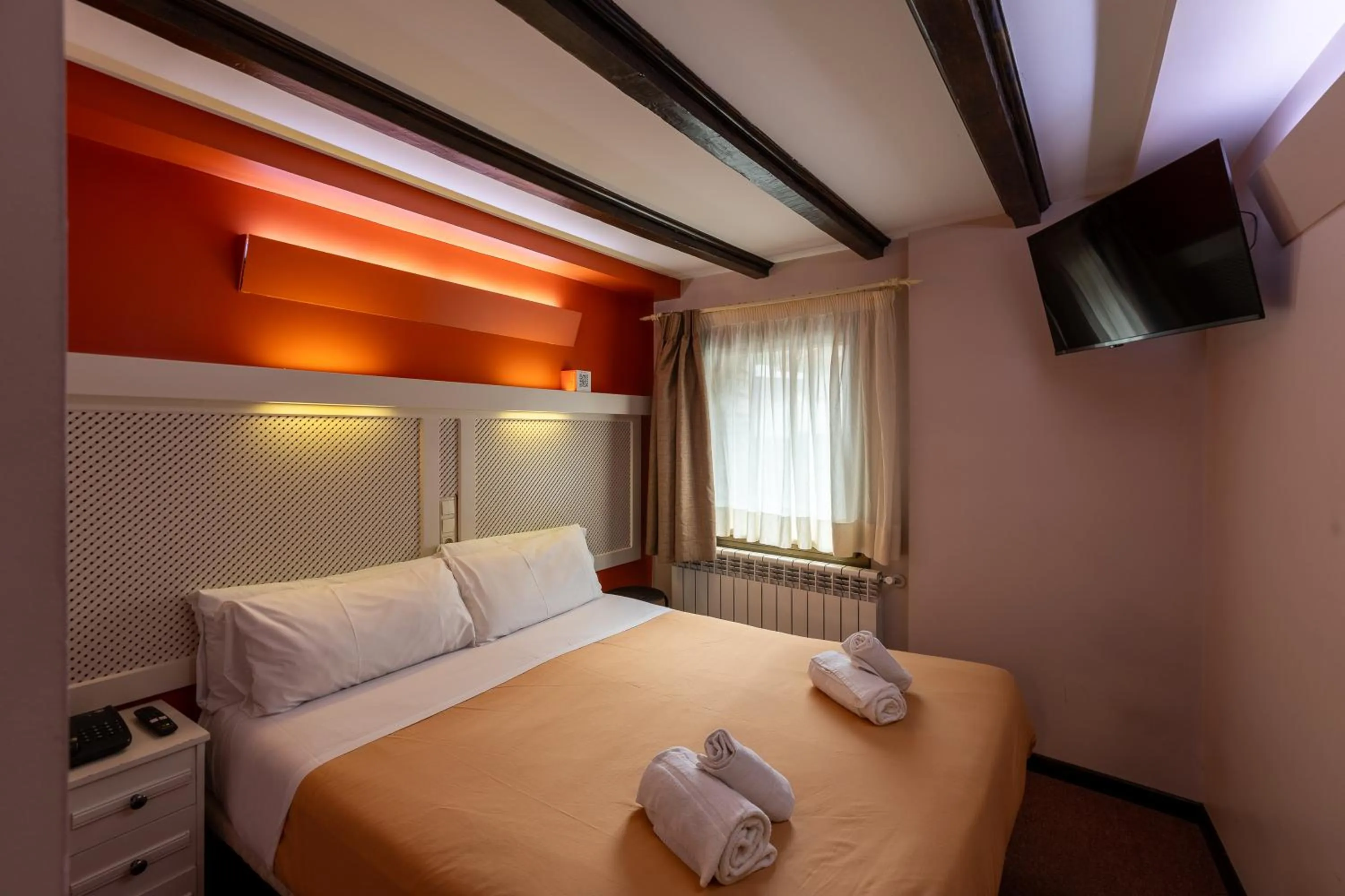 Photo of the whole room, Bed in Hotel Micolau