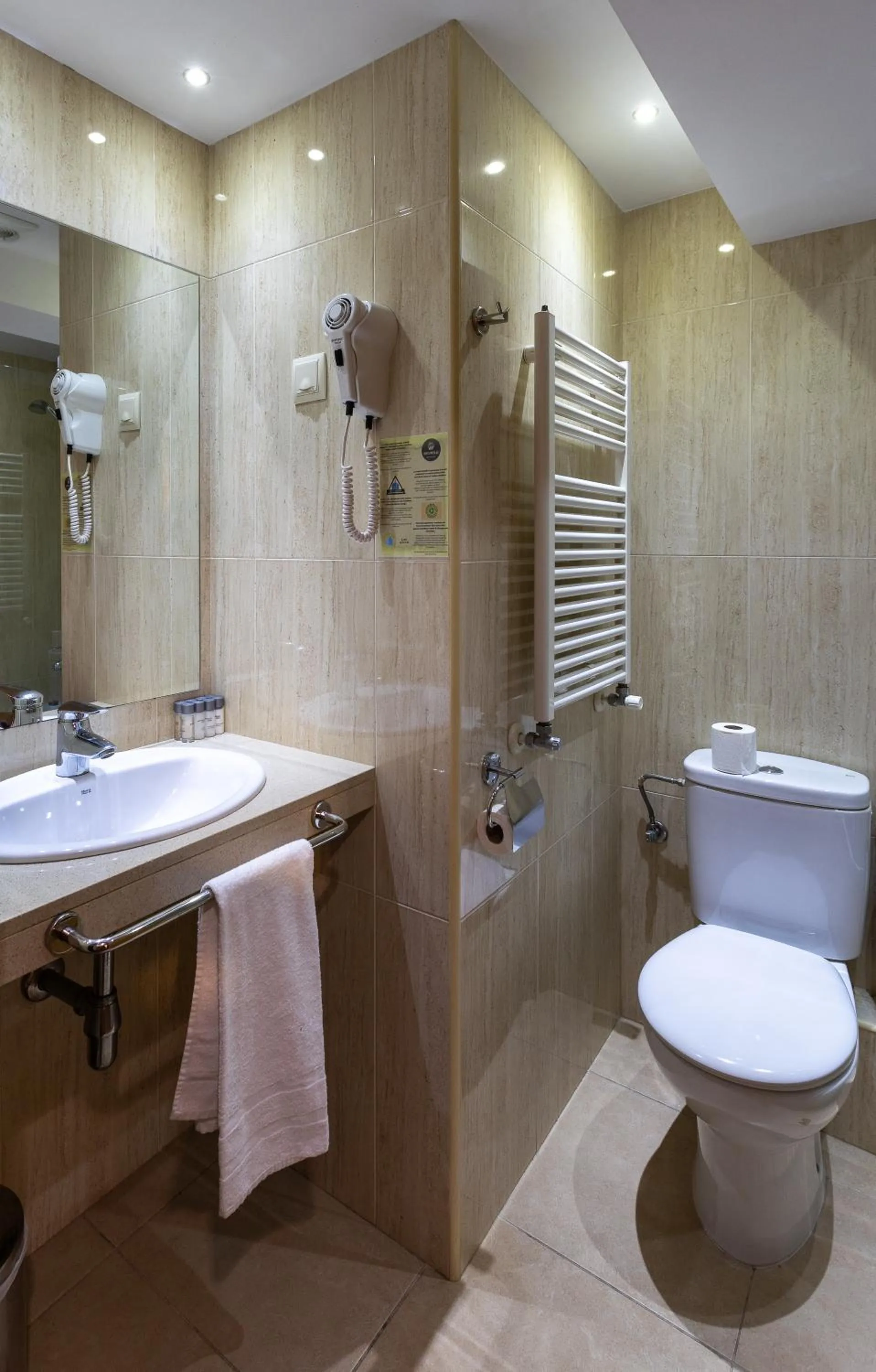 Bathroom in Hotel Micolau