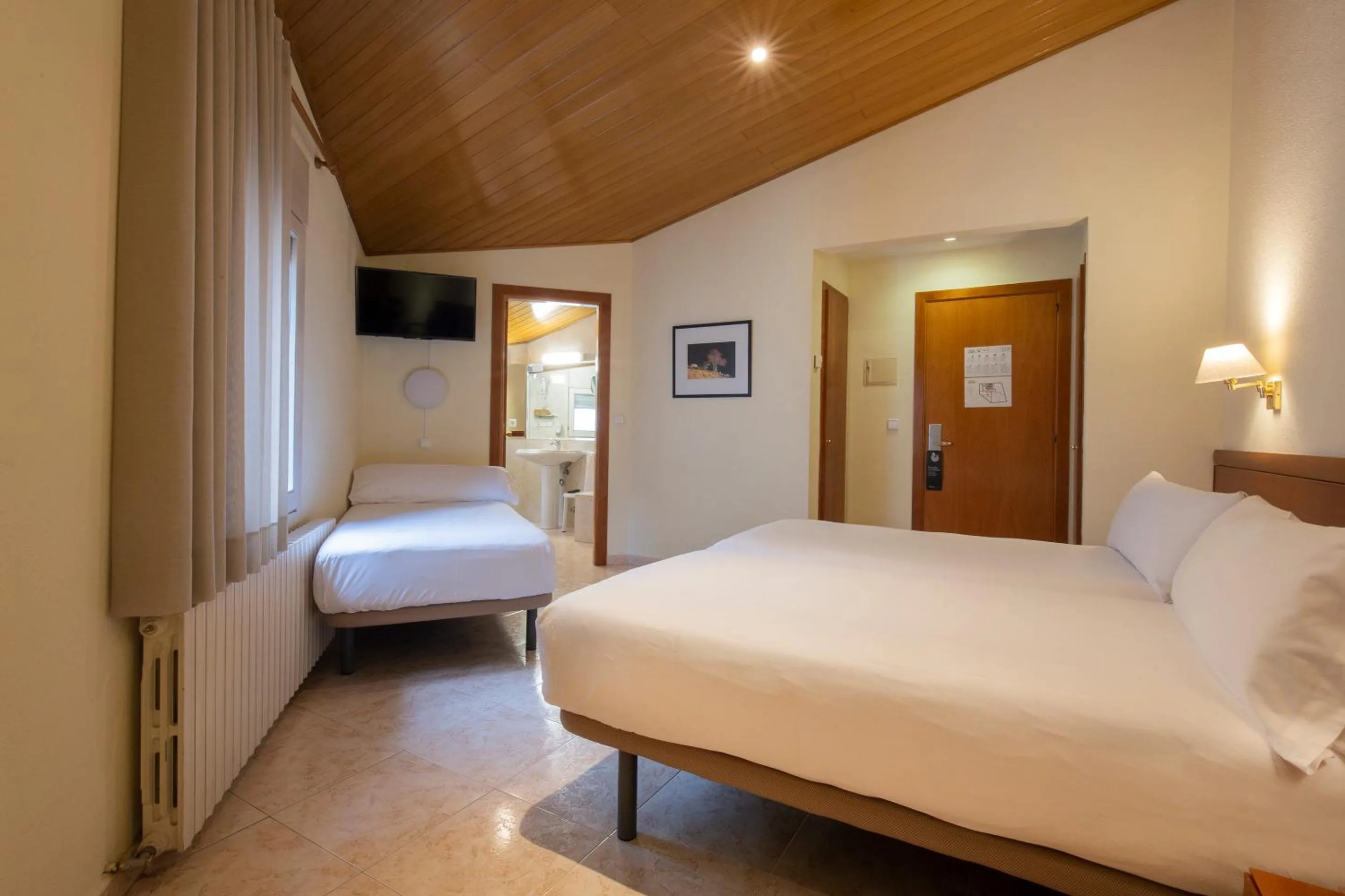 Bedroom, Bed in Hotel Oros by Nexta