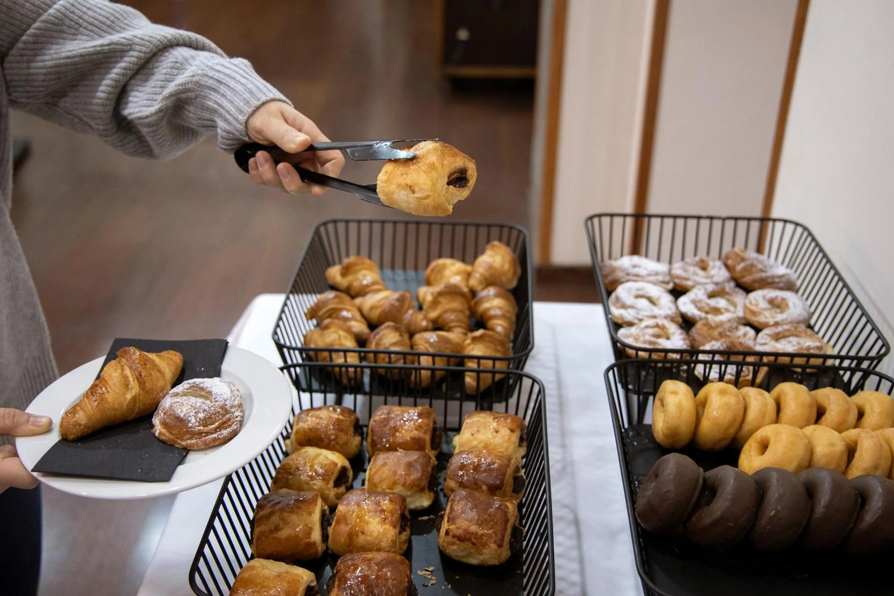 Buffet breakfast in Hotel Oros by Nexta