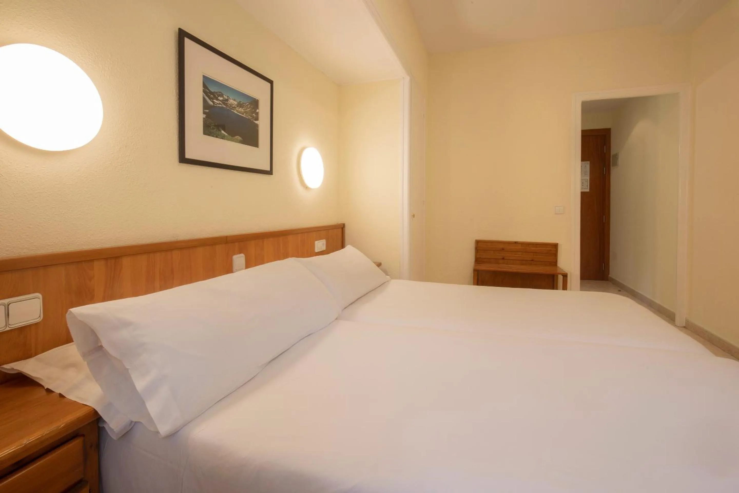 Bedroom, Bed in Hotel Oros by Nexta