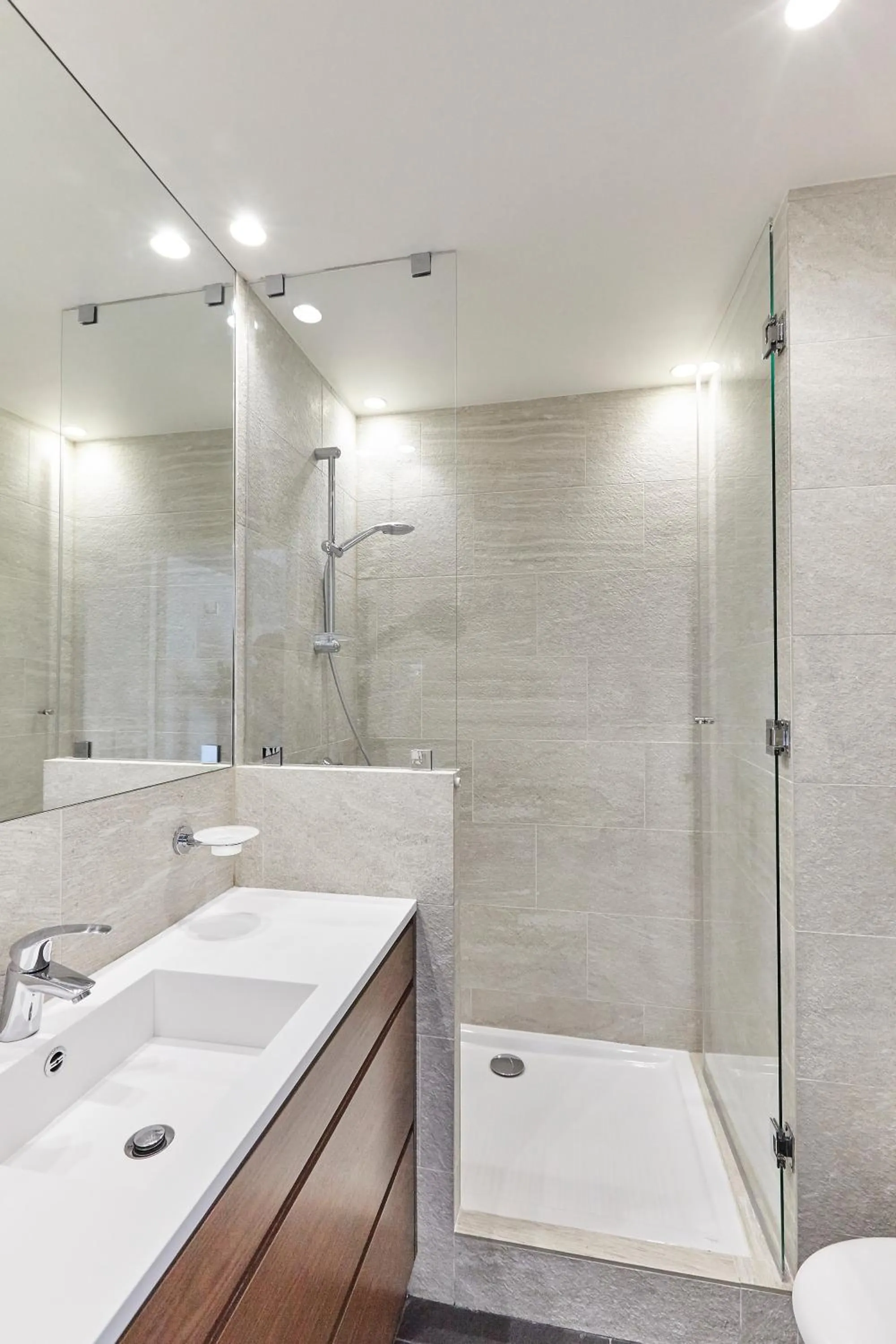 Shower in Hotel Royal Phare