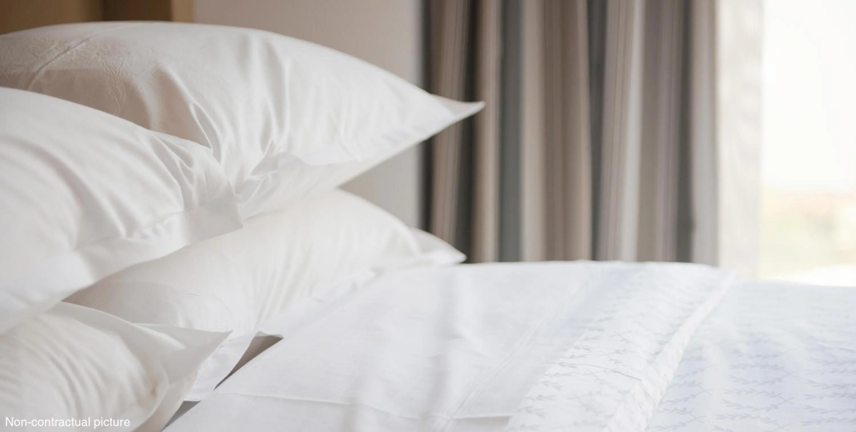 Photo of the whole room, Bed in Kyriad Chateauroux