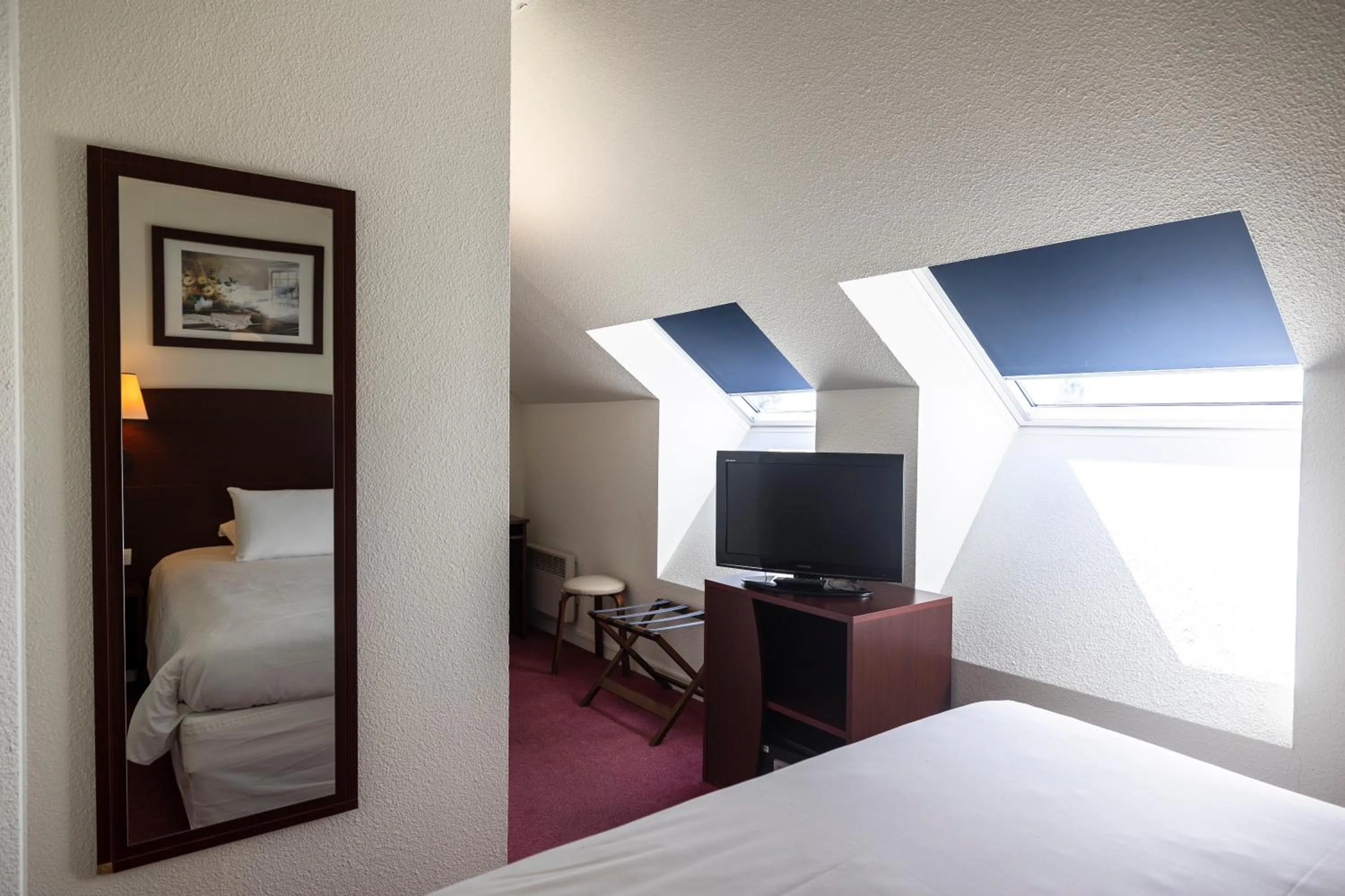 Bedroom, Bed in Kyriad Chateauroux