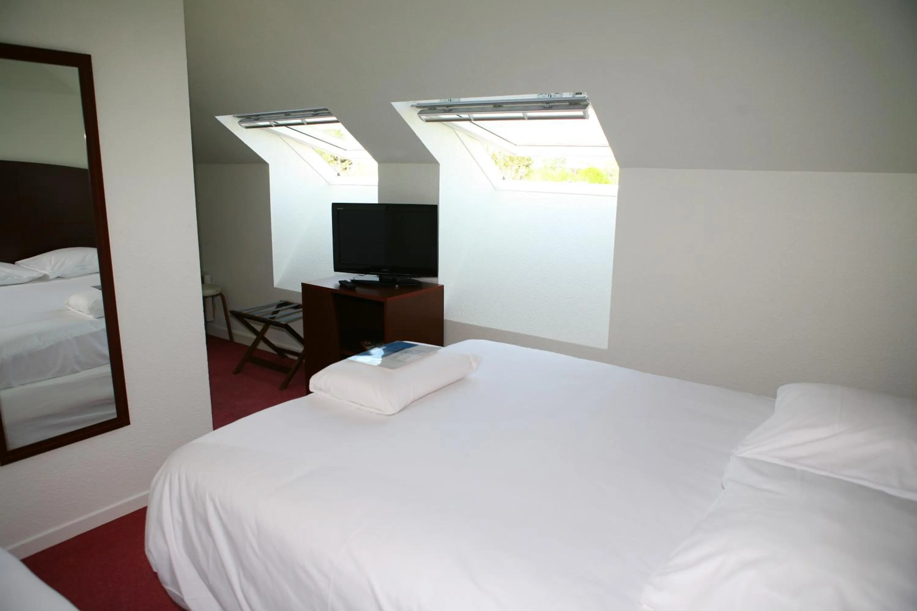 Bedroom, Bed in Kyriad Chateauroux