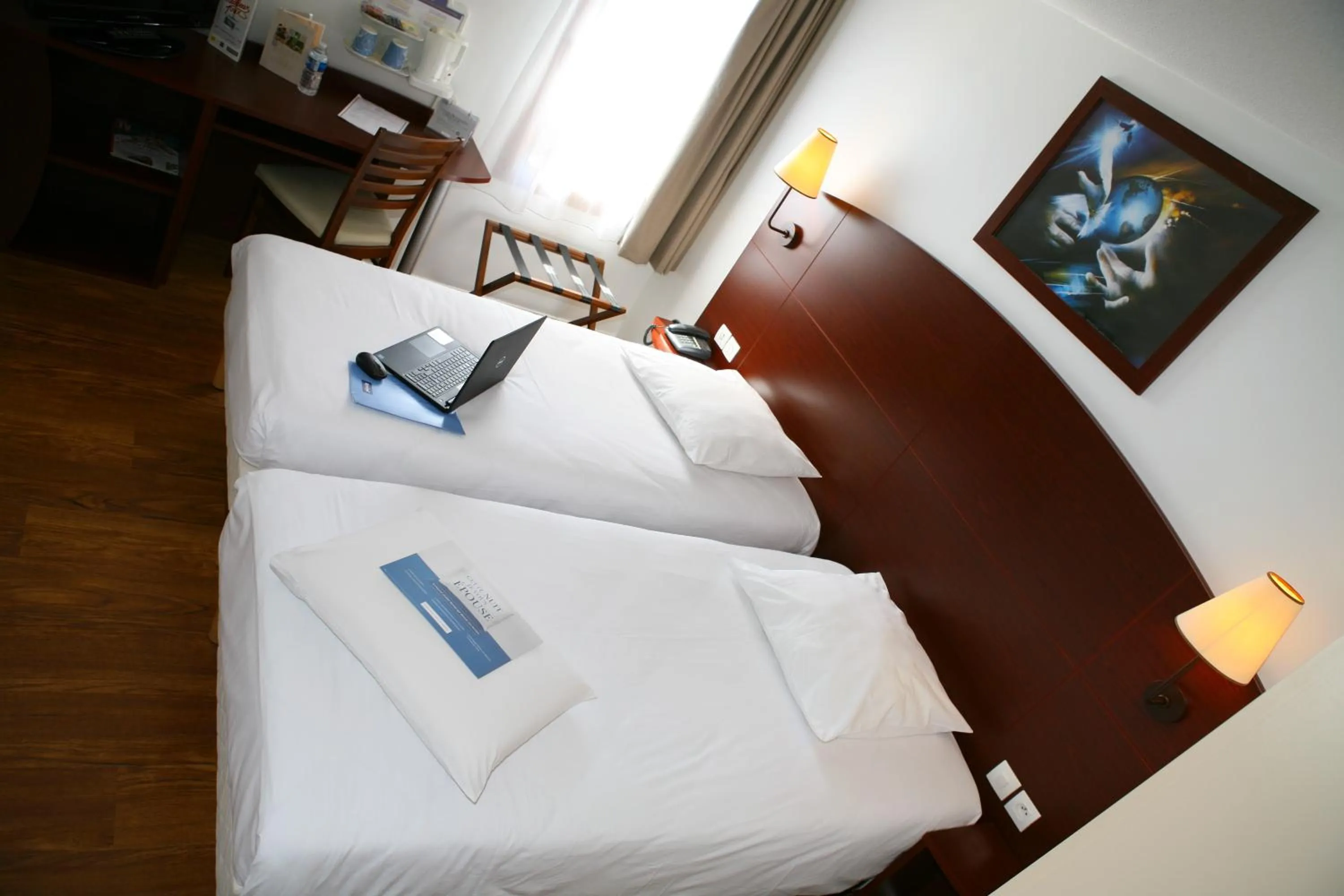 Bedroom, Bed in Kyriad Chateauroux