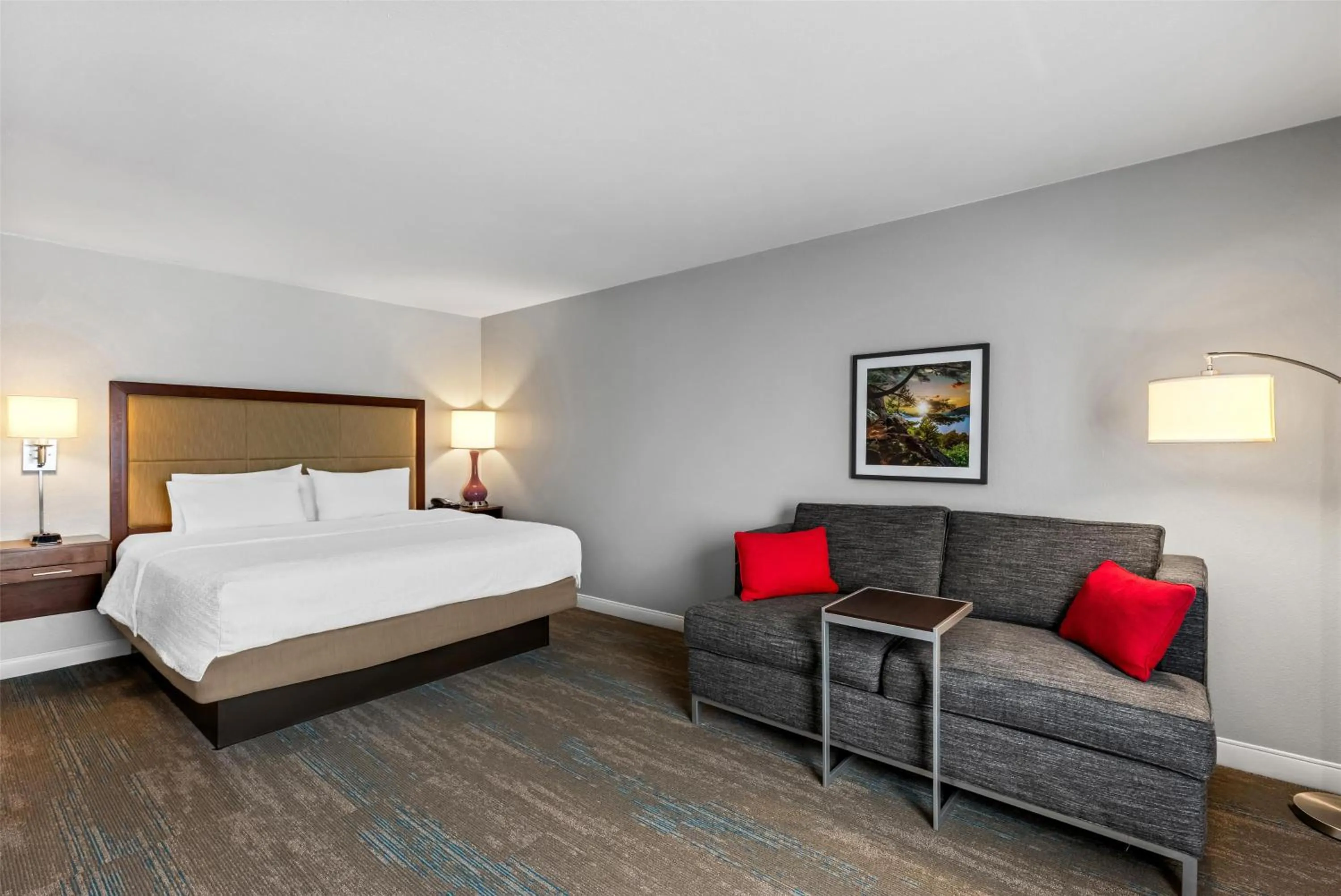 Living room, Bed in Hampton Inn Fond du Lac