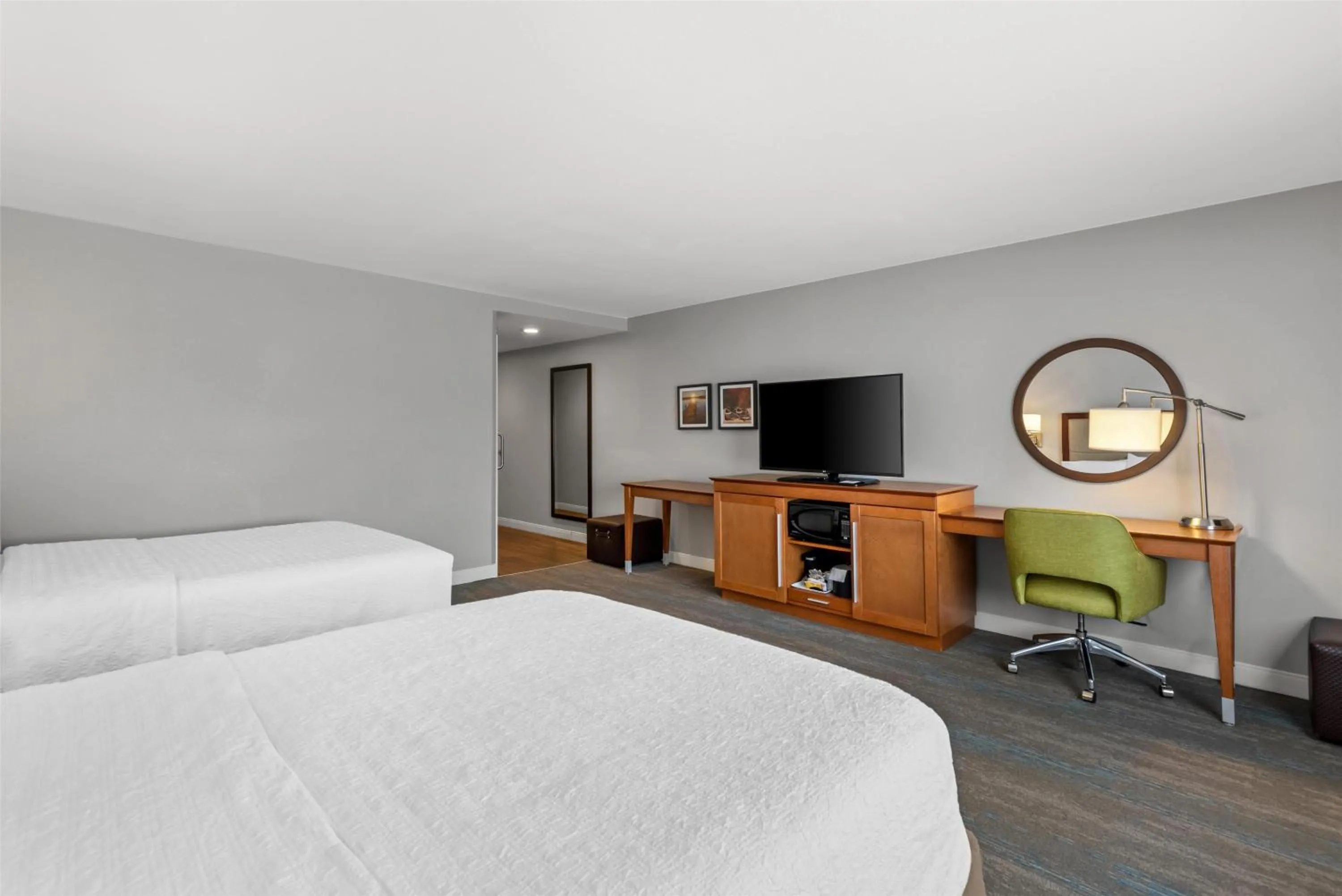 Bed in Hampton Inn Fond du Lac