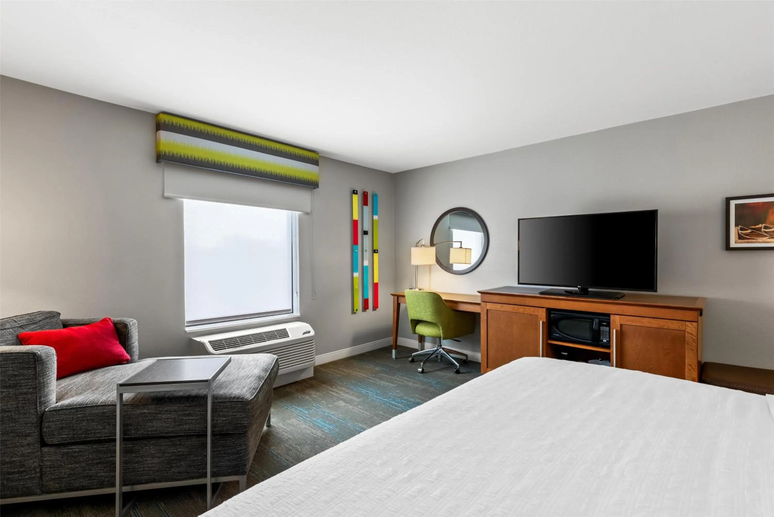 Living room, Bed in Hampton Inn Fond du Lac