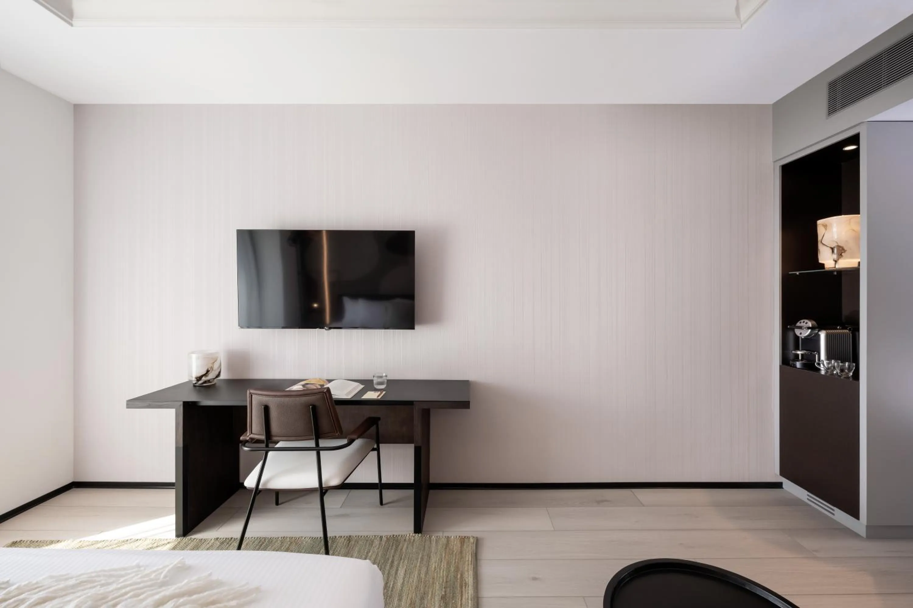 Seating area, Bed in Leonardo Plaza City Tower Tel Aviv