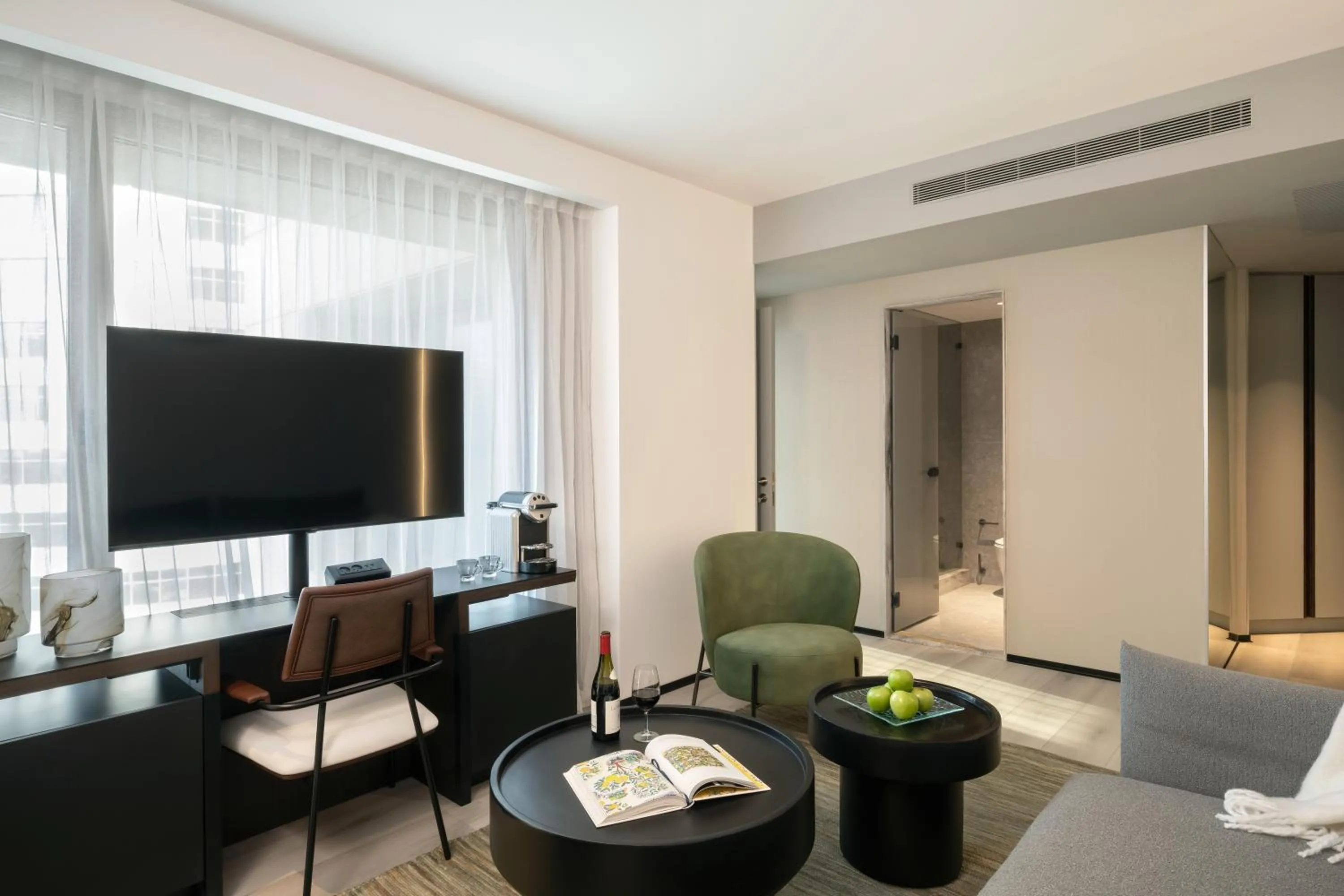 Seating area in Leonardo Plaza City Tower Tel Aviv