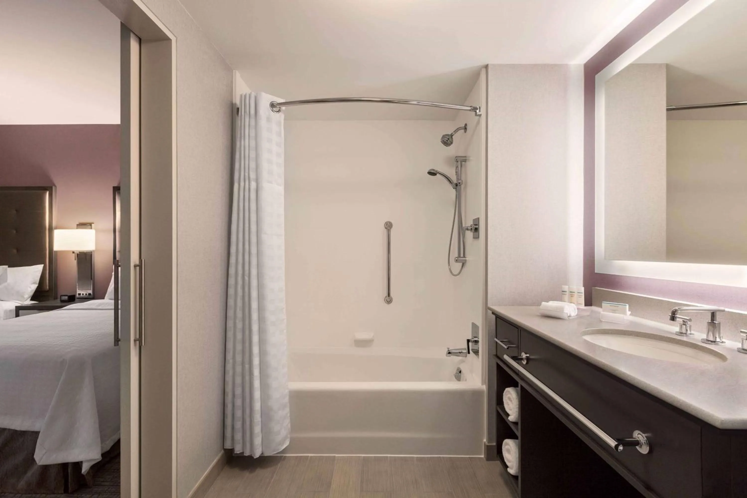 Bathroom, Bed in Homewood Suites by Hilton Washington DC Convention Center