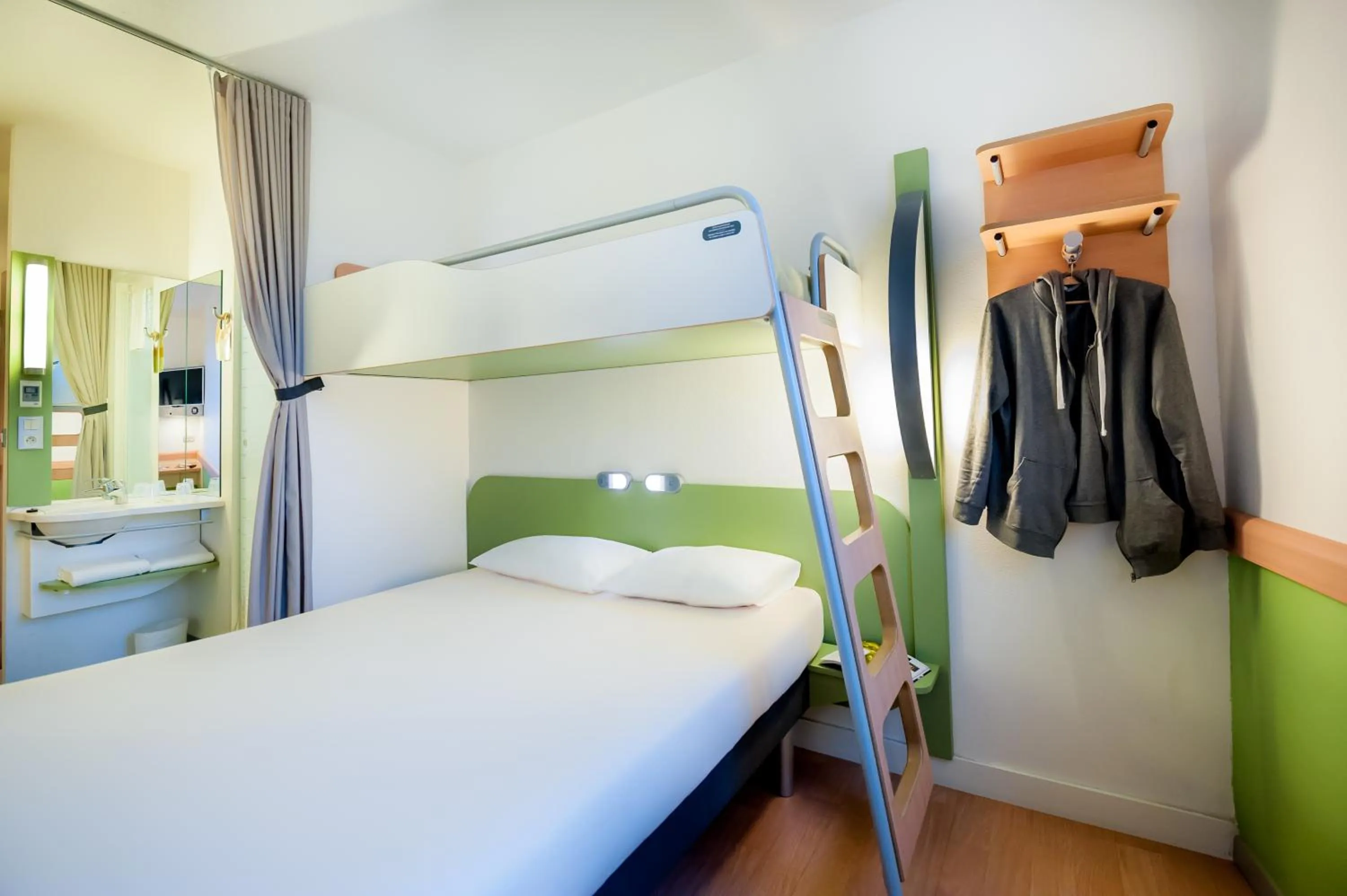 Standard Room with 1 Double and 1 Single Bed in Ibis Budget Bayeux