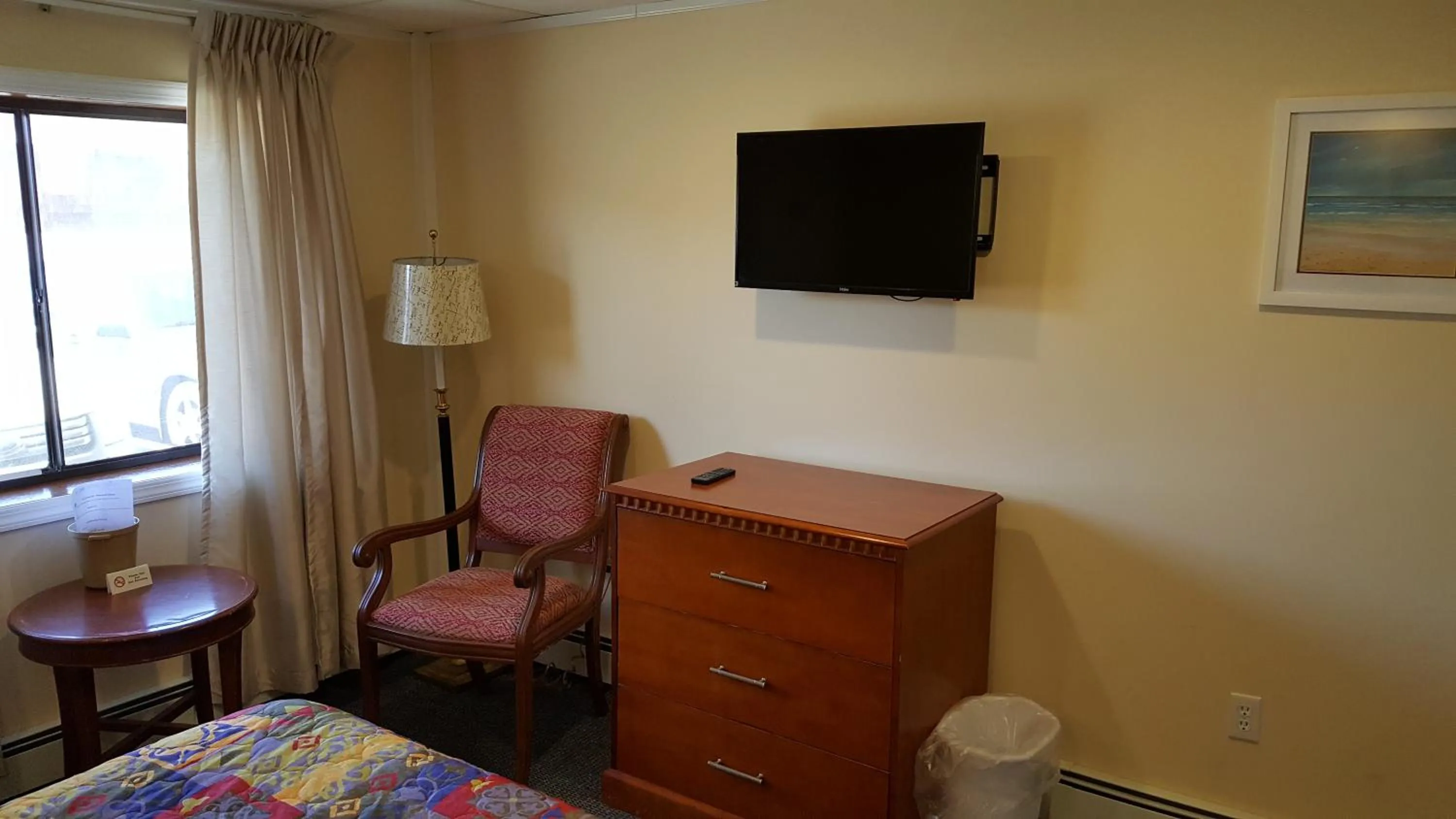 Bedroom in Atlantic Motel