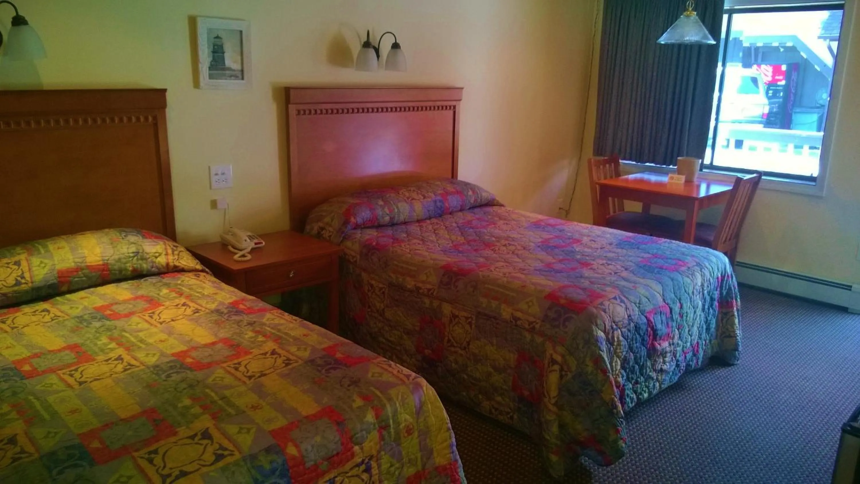 Living room, Bed in Atlantic Motel