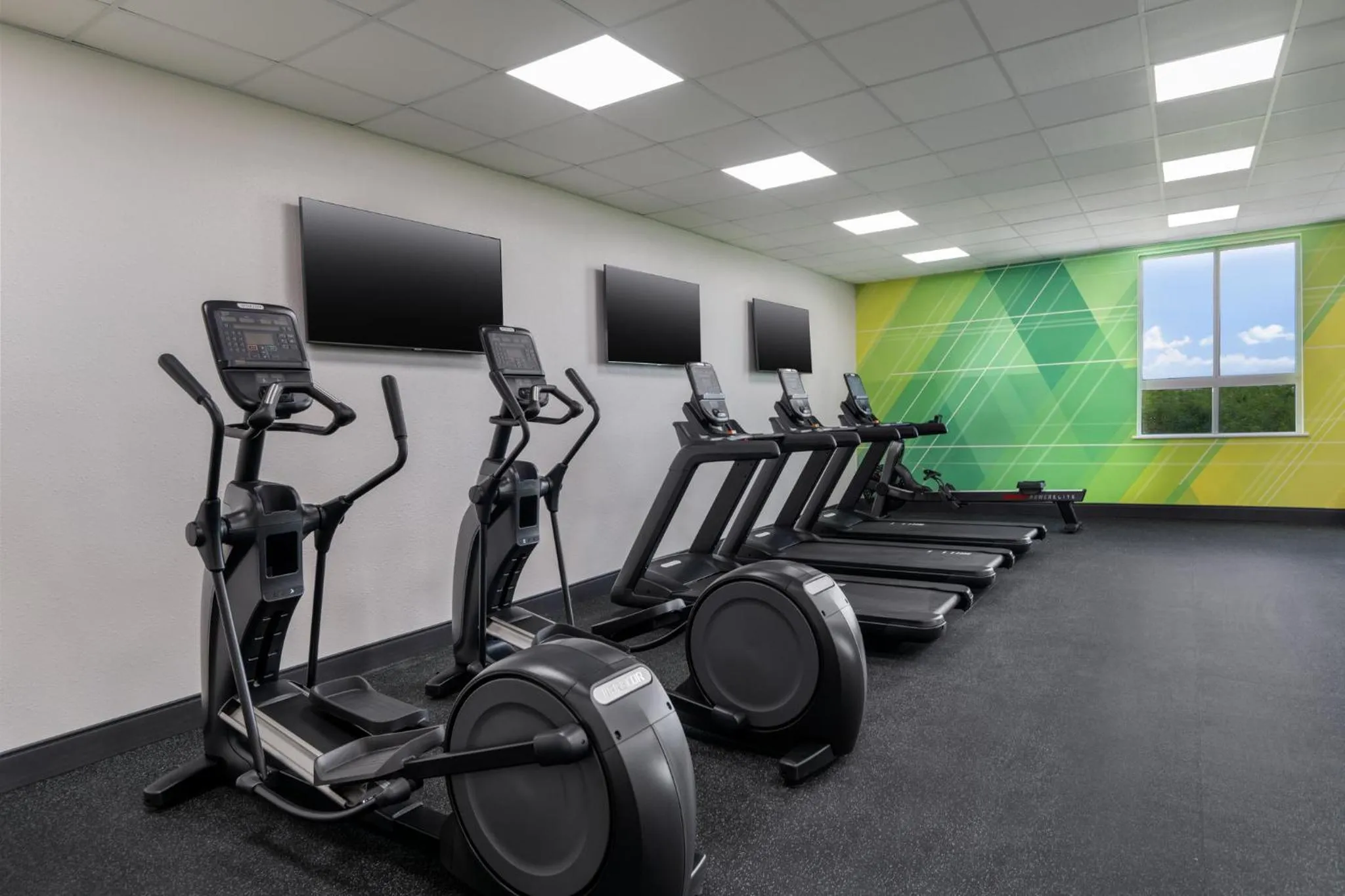 Fitness centre/facilities in Galveston Inn & Suites Hotel