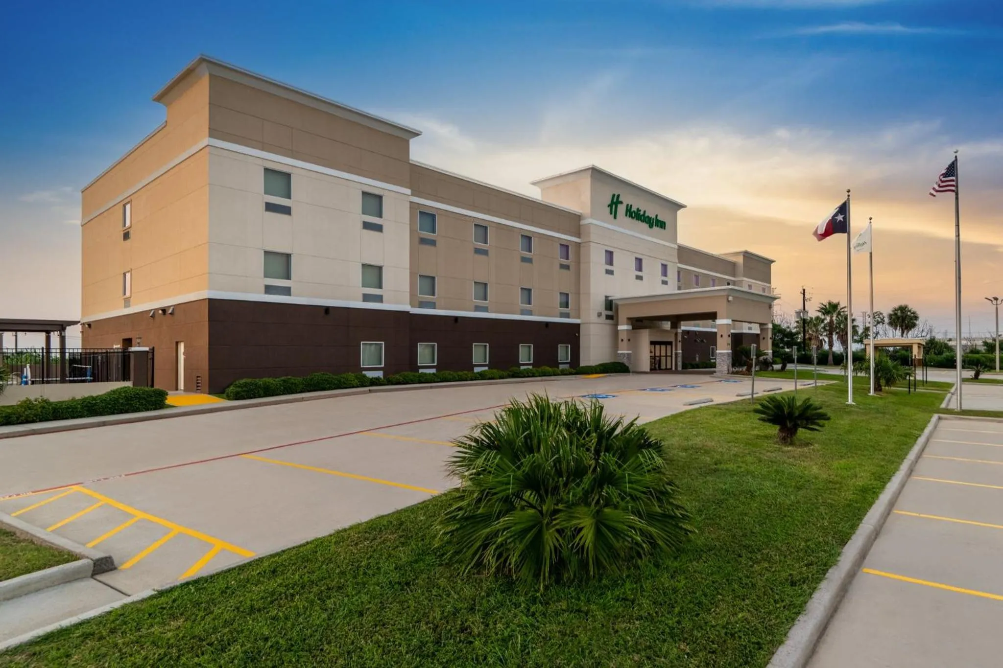 Property building in Galveston Inn & Suites Hotel