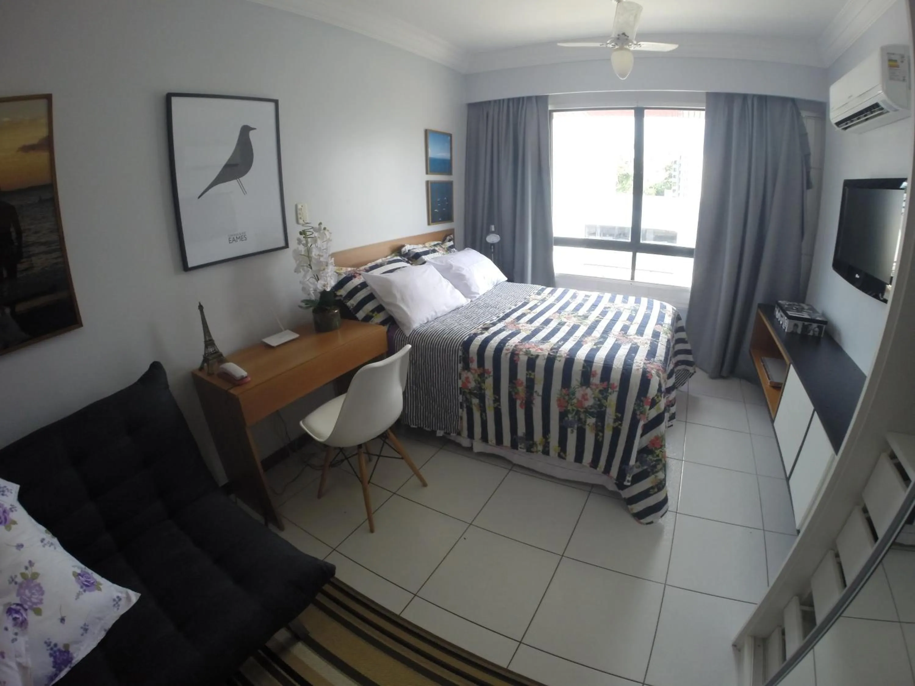 Day, Bed in Flat Farol da Barra