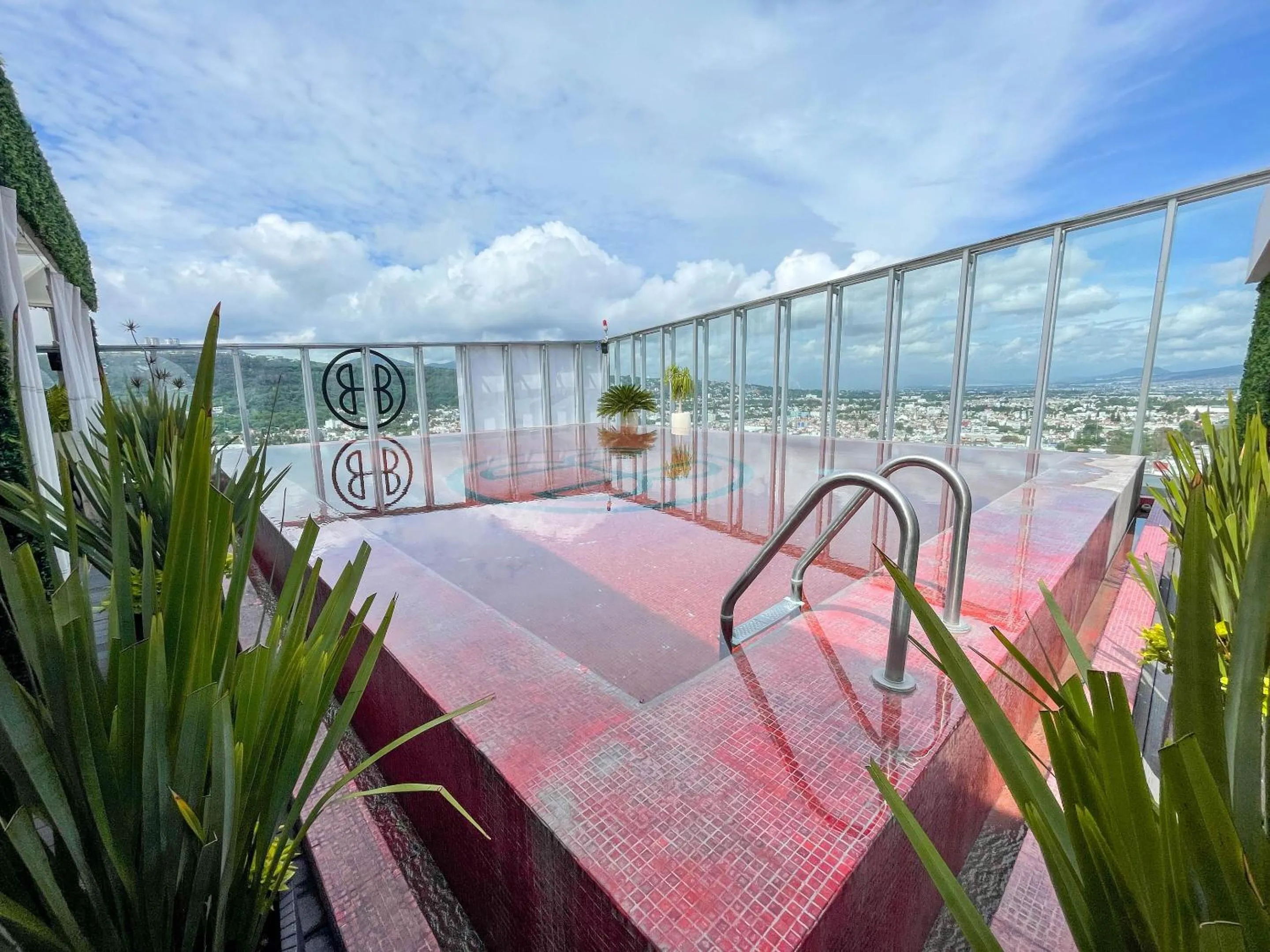 Swimming pool in Hotel Belo Grand Morelia