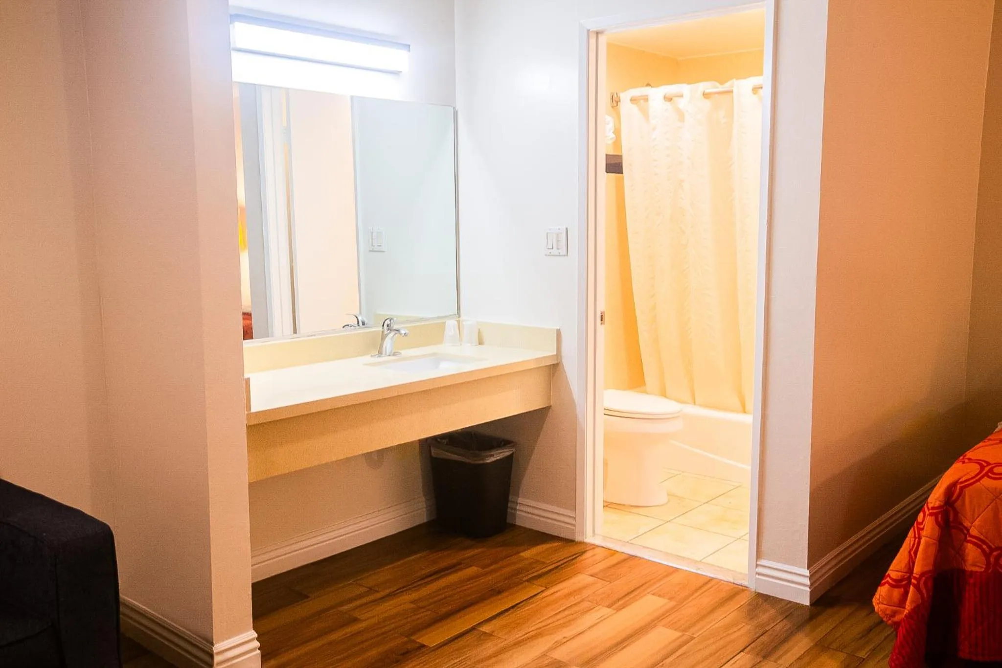 Shower in Tropic Lodge