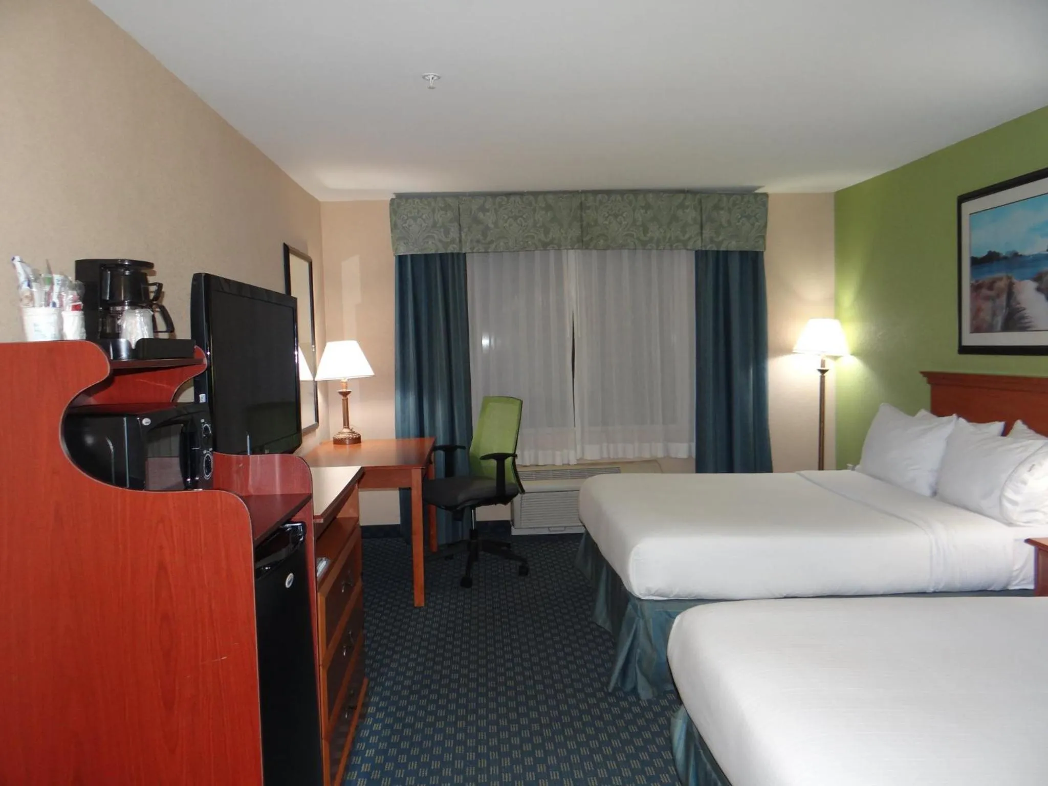 Photo of the whole room, Bed in Holiday Inn Express Hotel & Suites Salisbury - Delmar by IHG