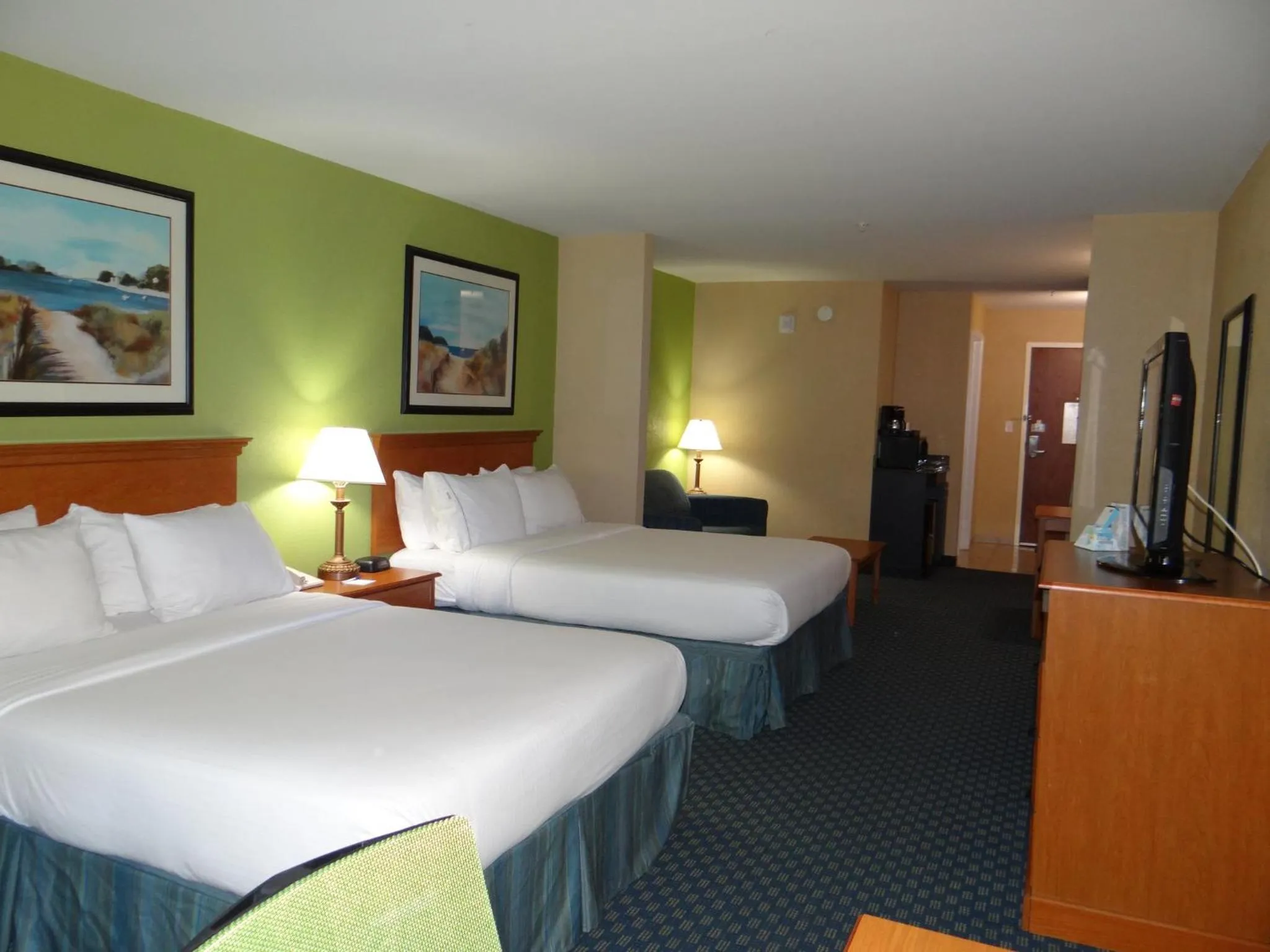 Photo of the whole room, Bed in Holiday Inn Express Hotel & Suites Salisbury - Delmar by IHG