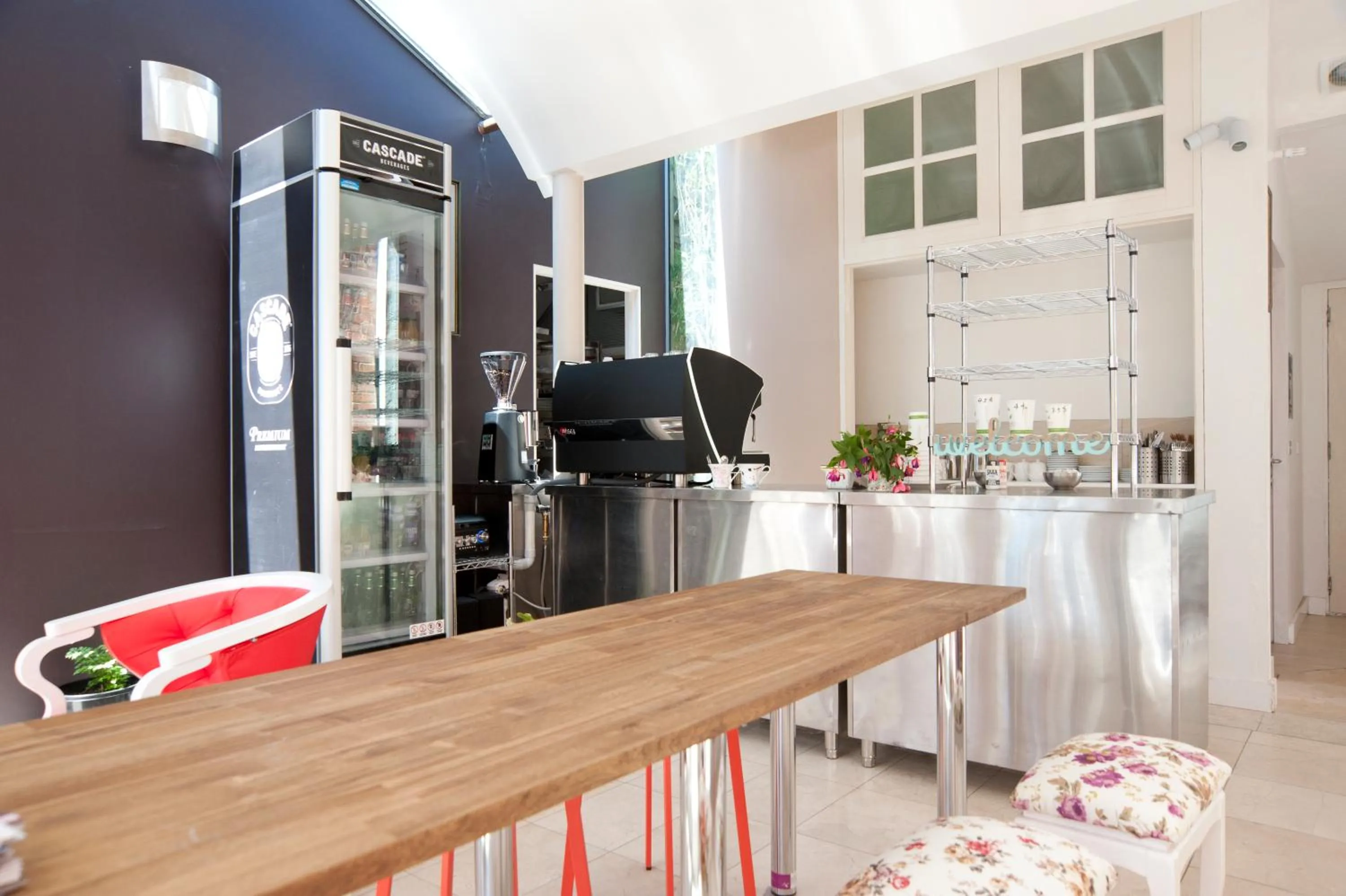 Dining area in Lowena Cafe and Accommodation