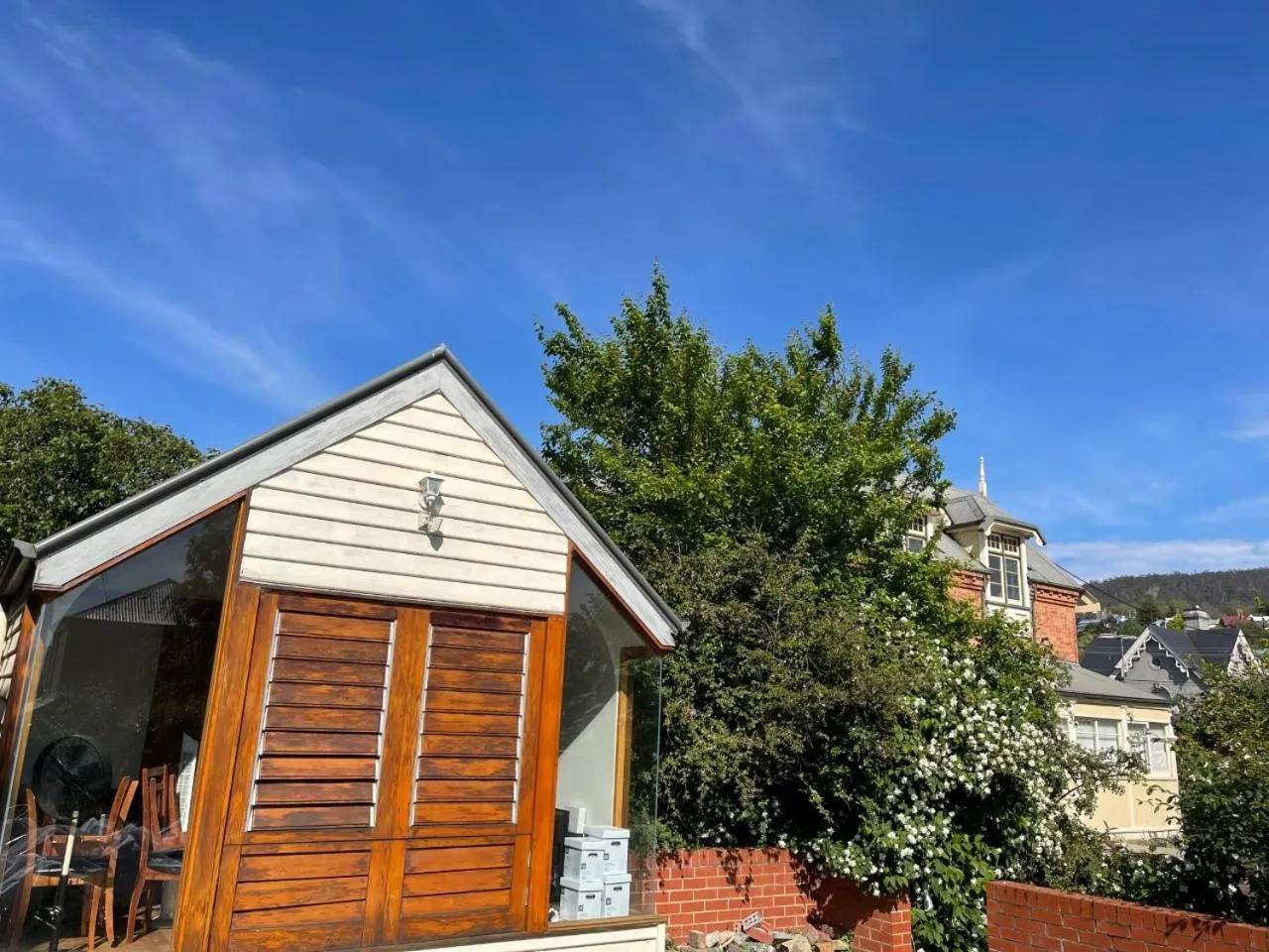 Lowena Cafe and Accommodation