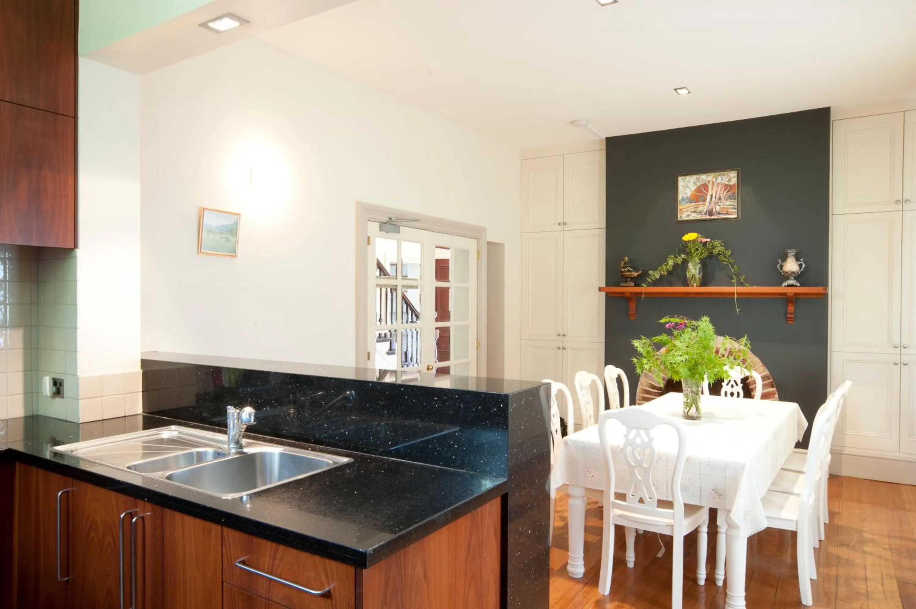 Dining area in Lowena Cafe and Accommodation