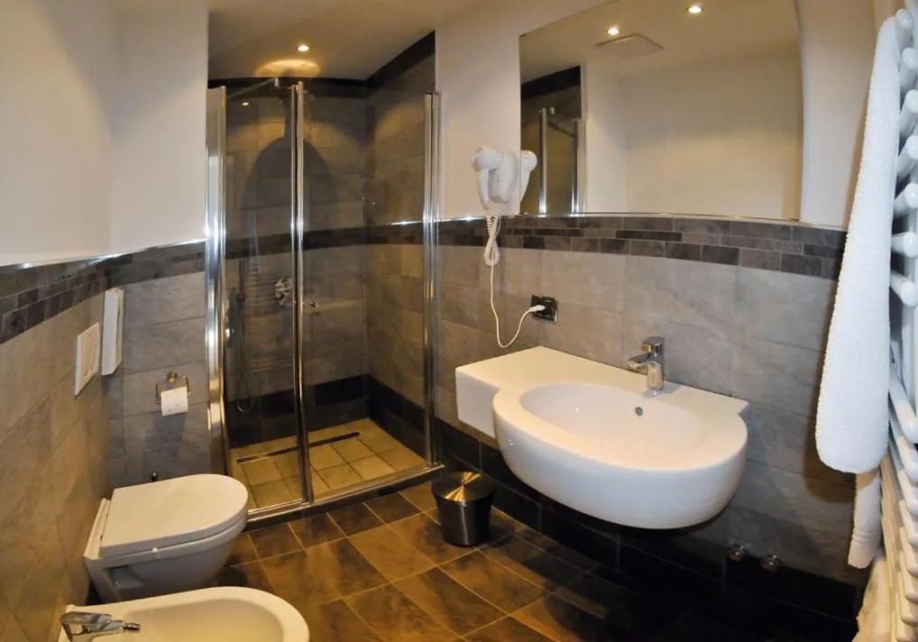 Bathroom in Albergo Alla Torre