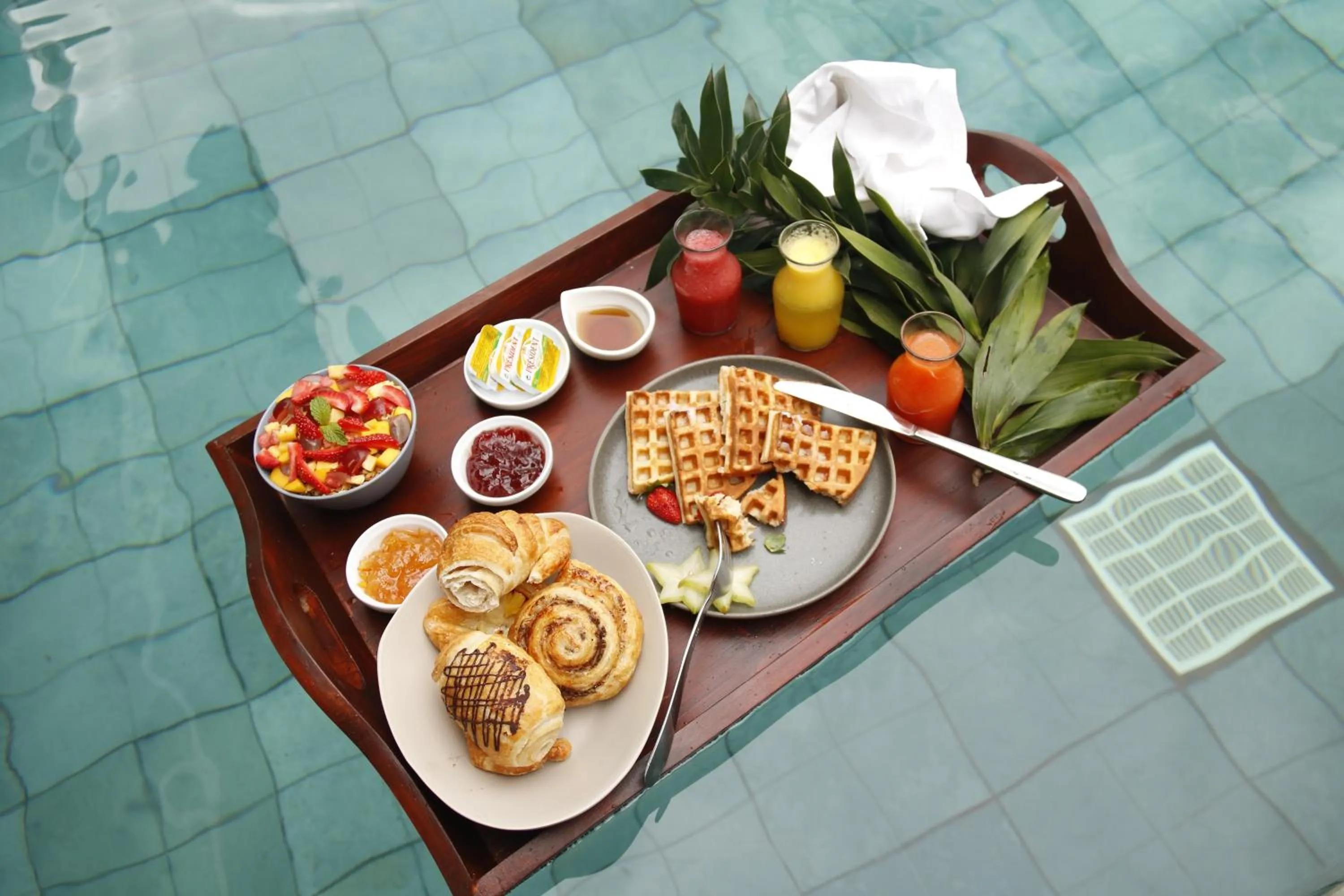 Food and drinks in Ubuntu Beach Villas by Reveal