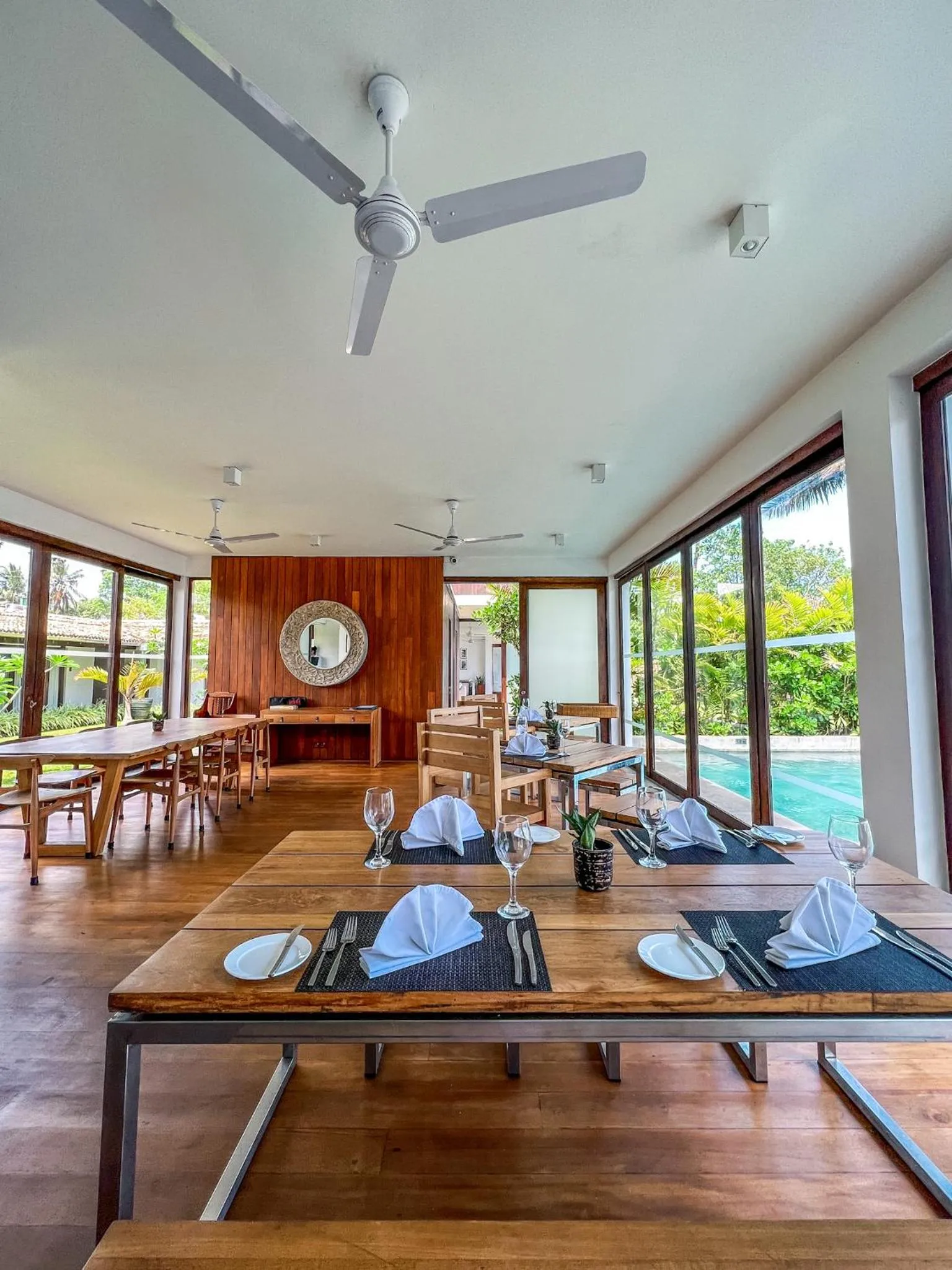 Dining area in Ubuntu Beach Villas by Reveal