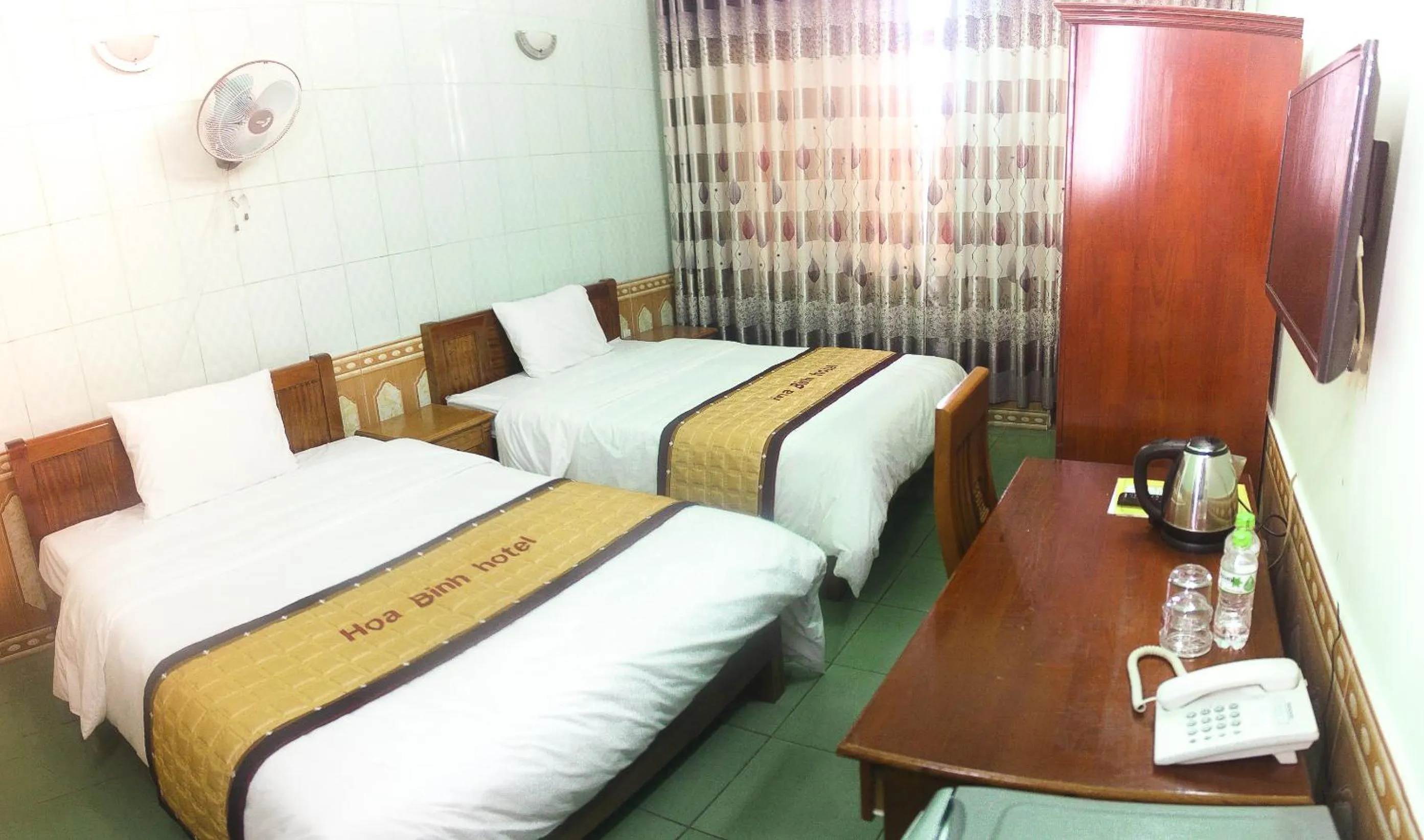 Bedroom, Bed in Hoa Binh Hotel