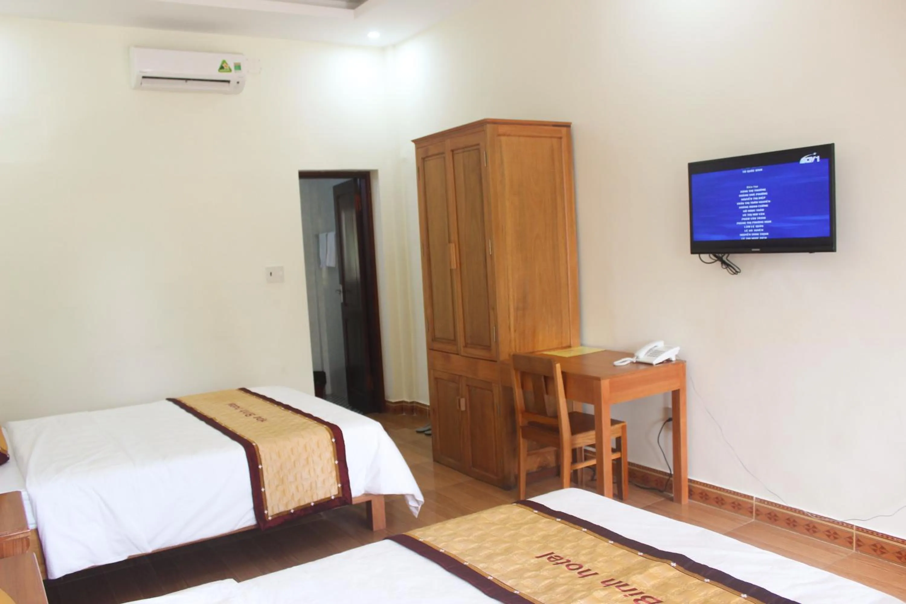 Bedroom, Bed in Hoa Binh Hotel